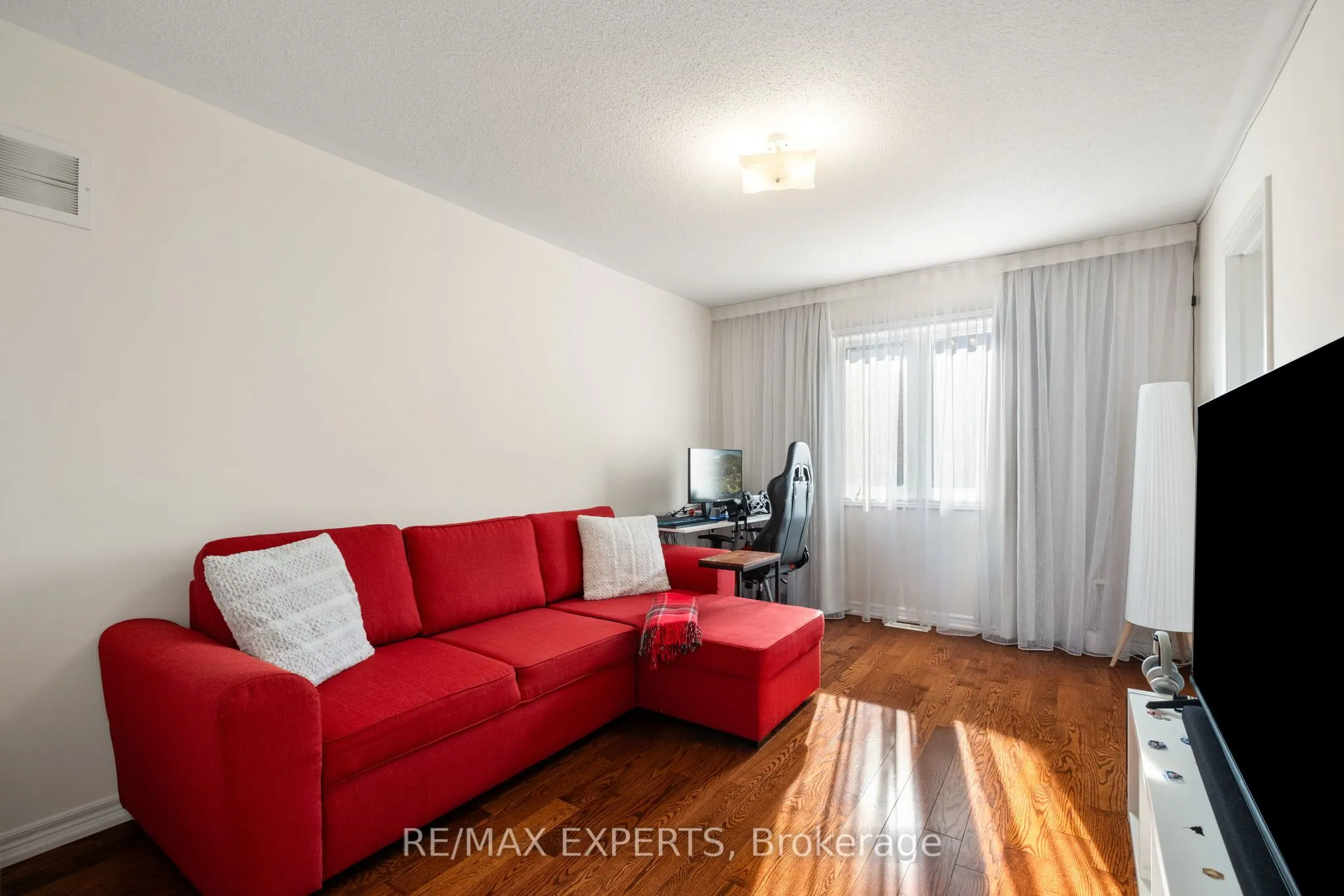 40 Heron Hollow Avenue