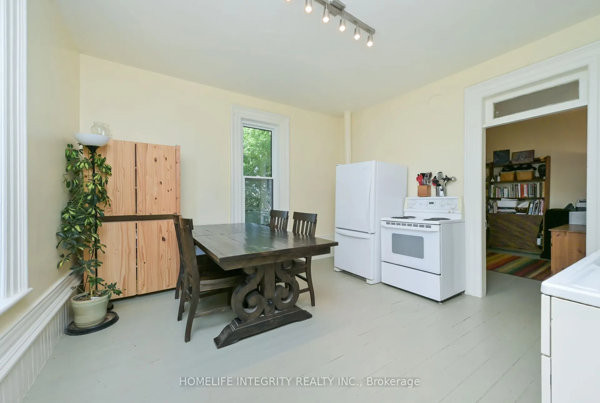 995305 Mono Adjala Townline