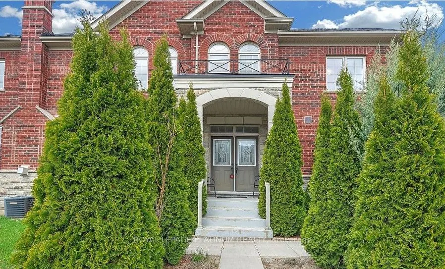 2 Pelee Avenue