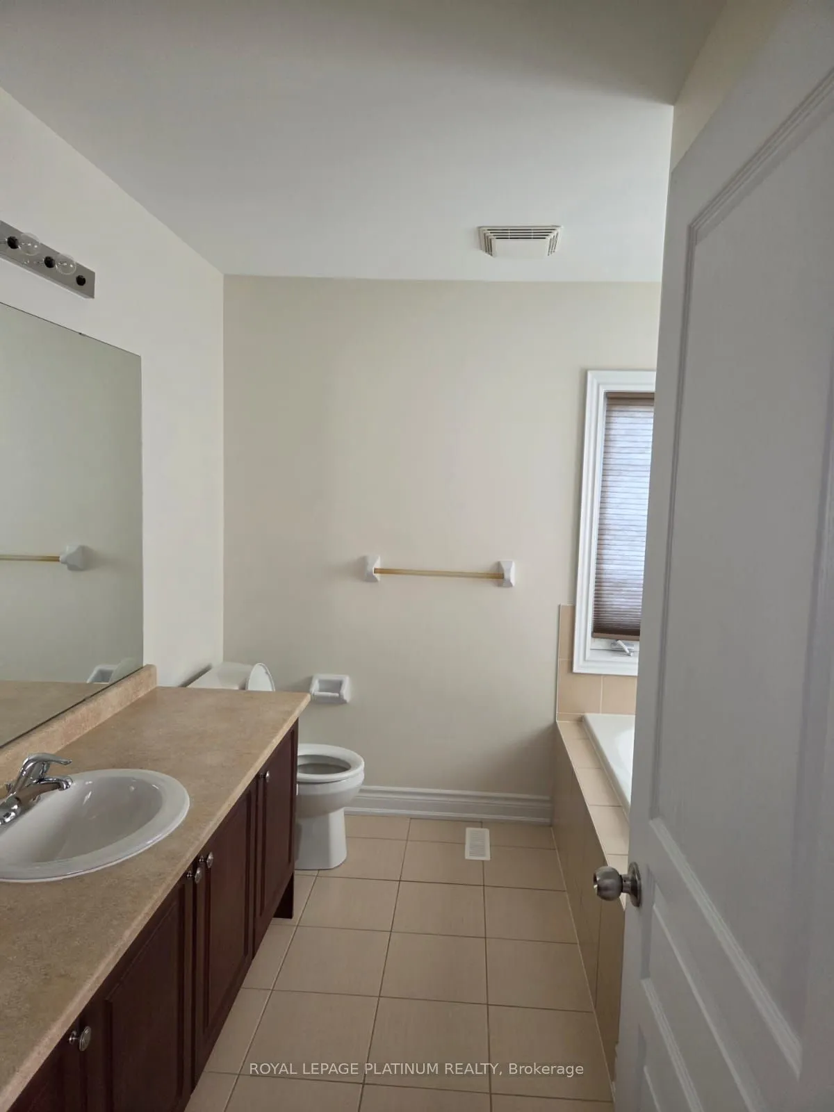 2 Pelee Avenue