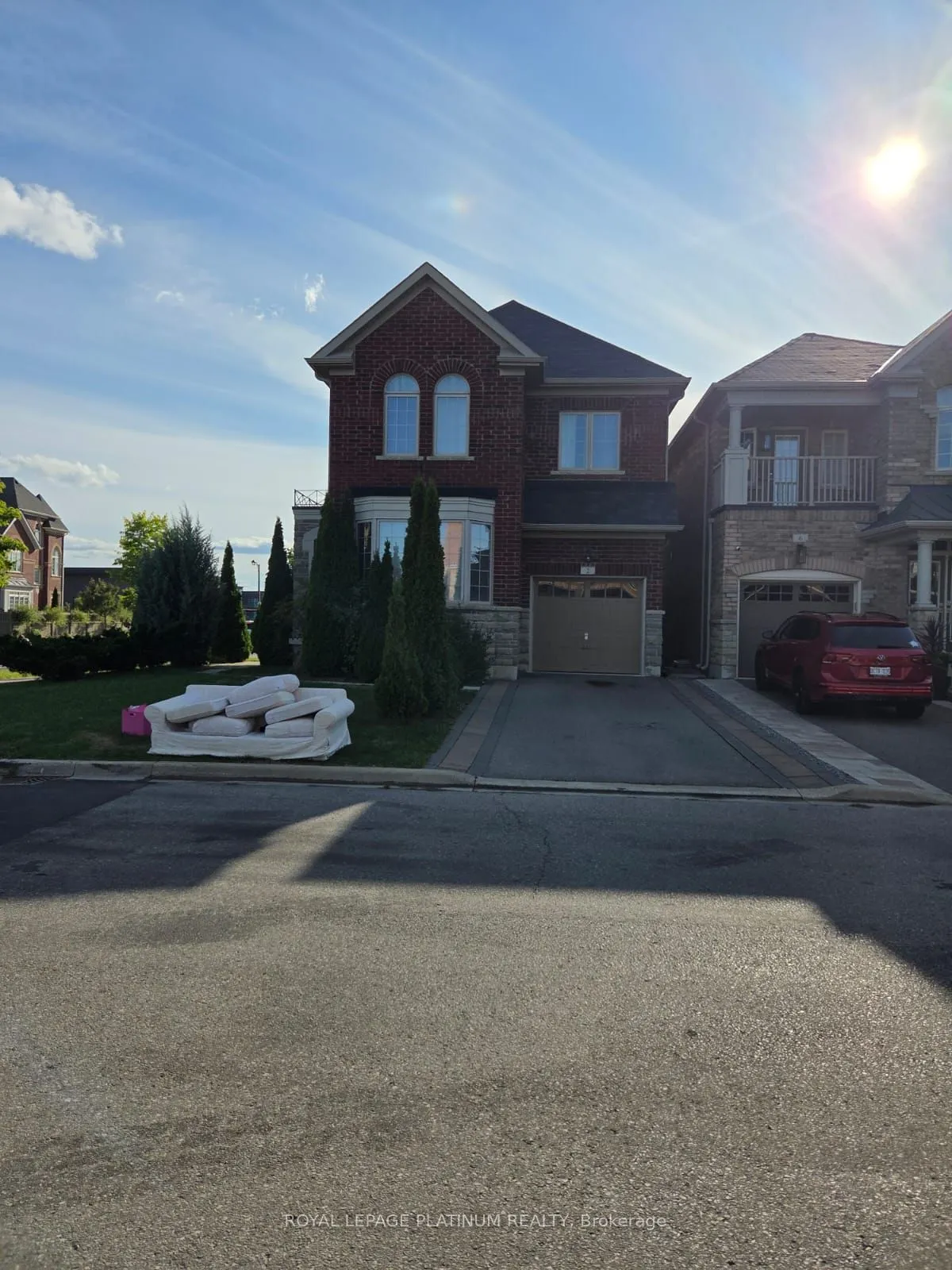 2 Pelee Avenue
