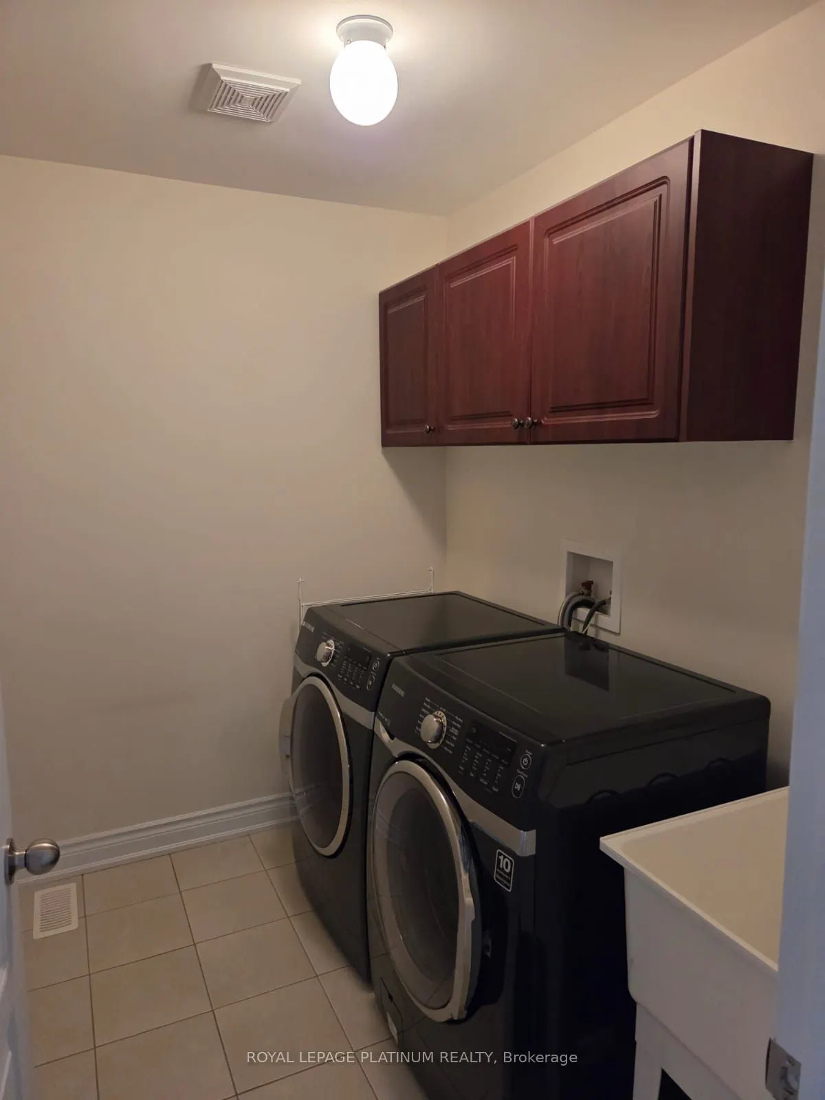 2 Pelee Avenue
