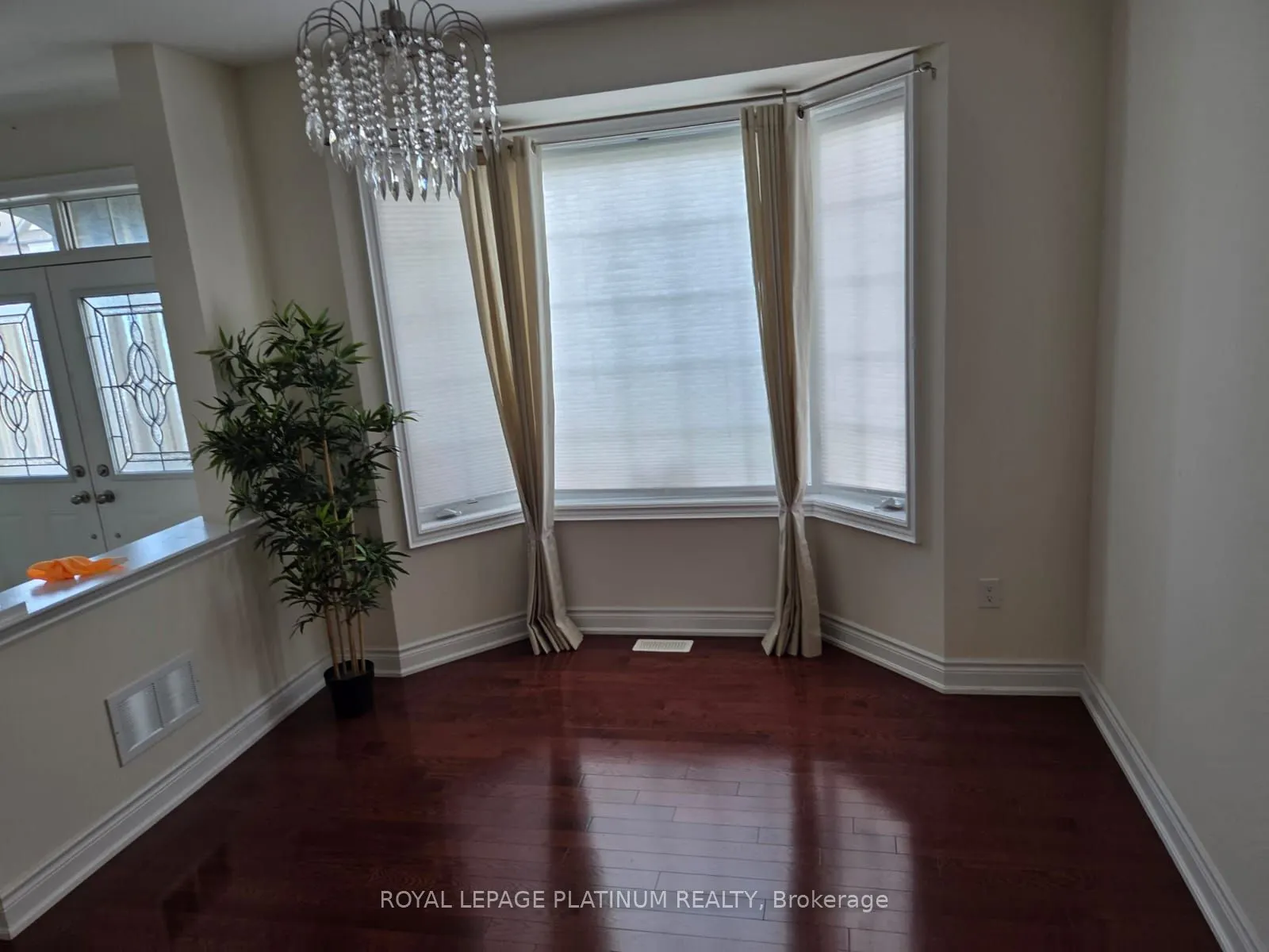 2 Pelee Avenue