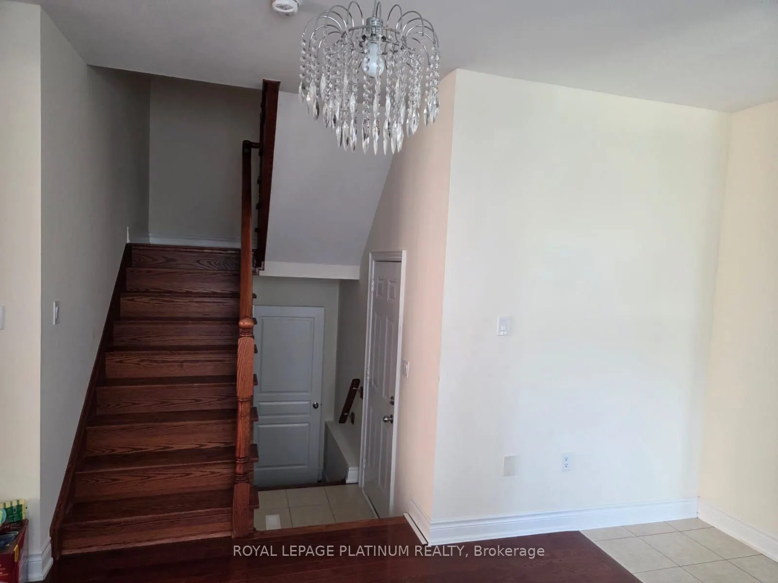 2 Pelee Avenue