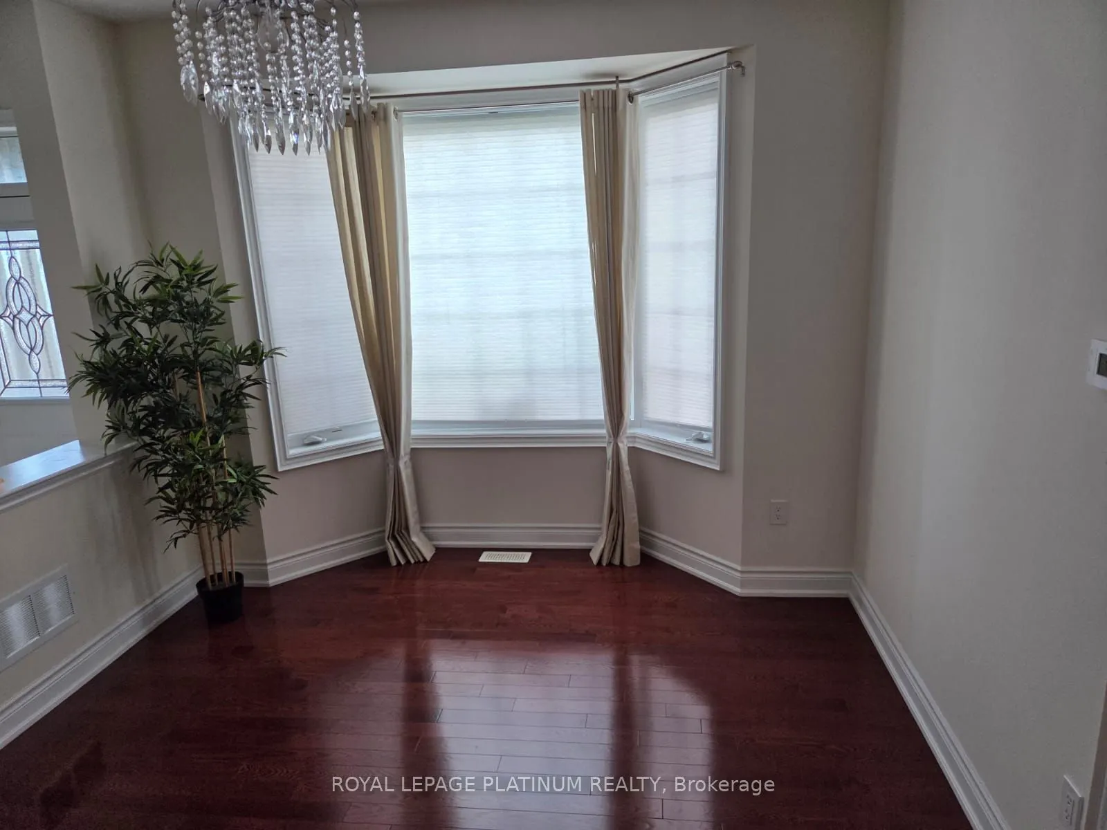 2 Pelee Avenue