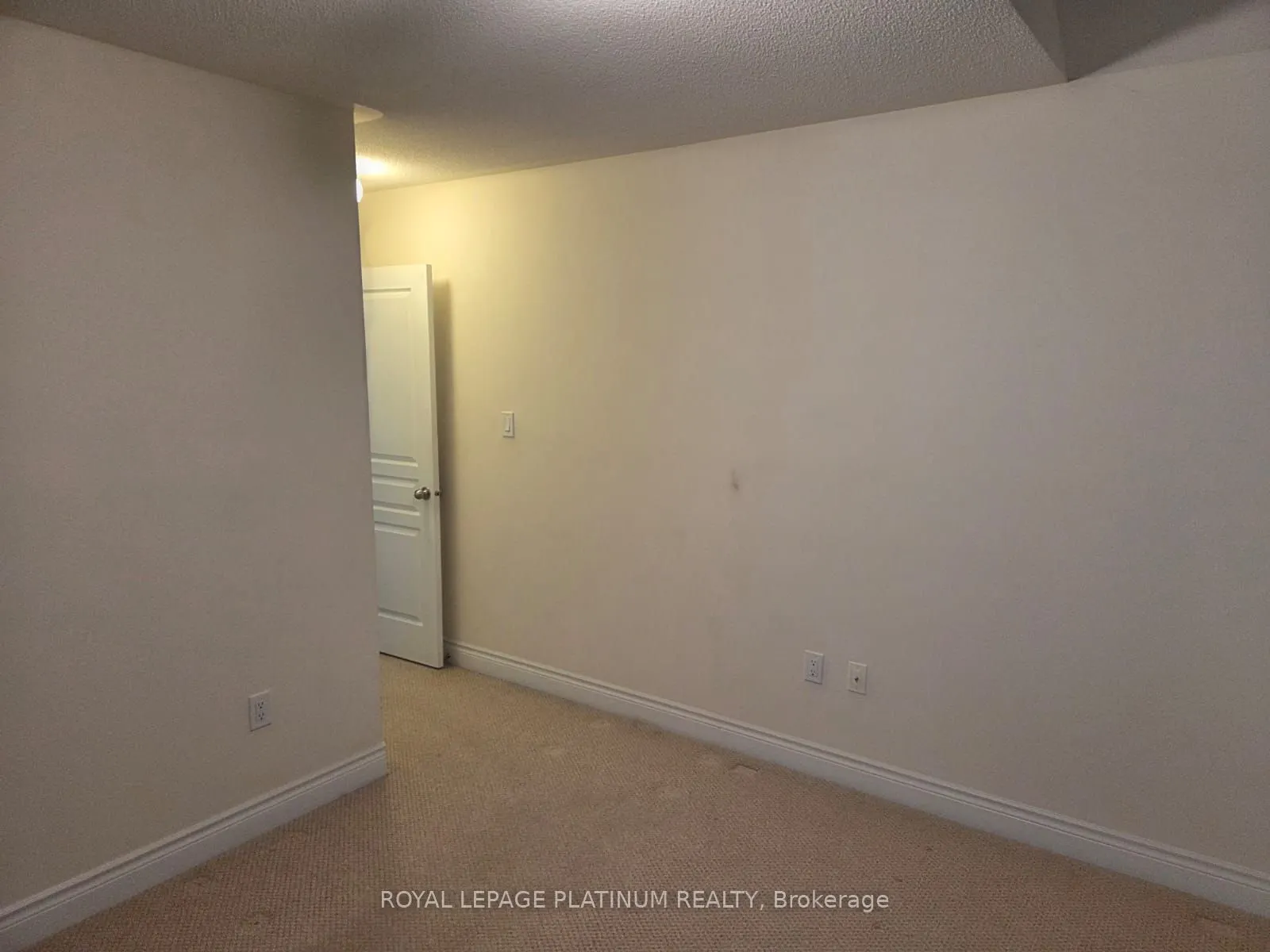 2 Pelee Avenue