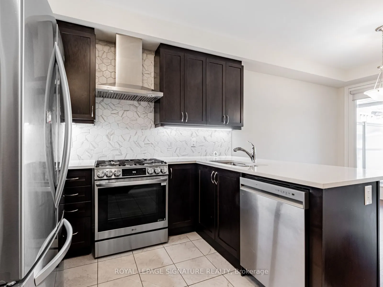 114 Thomas Frisby Jr Crescent
