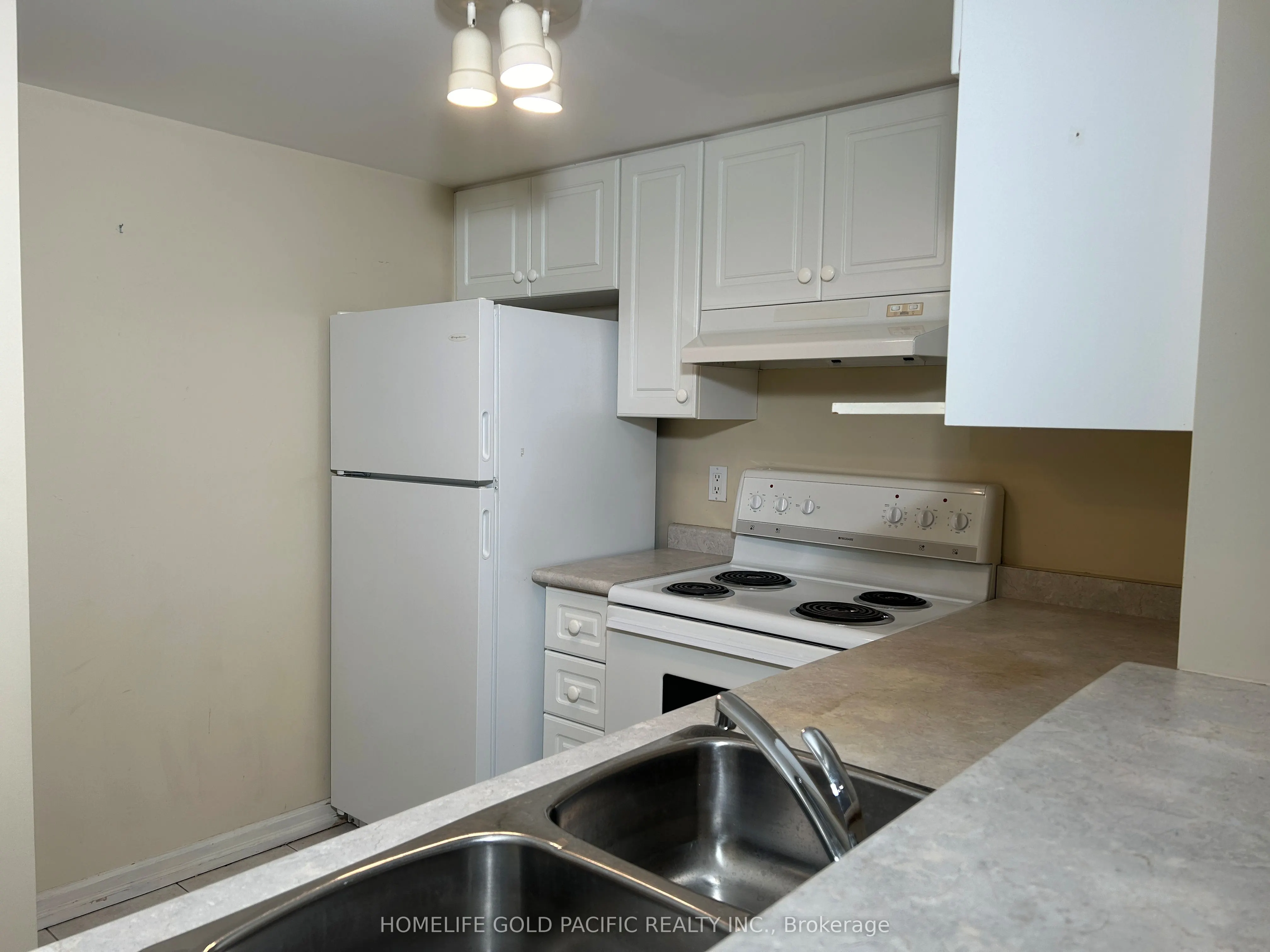 160 Wellington Street E, #310