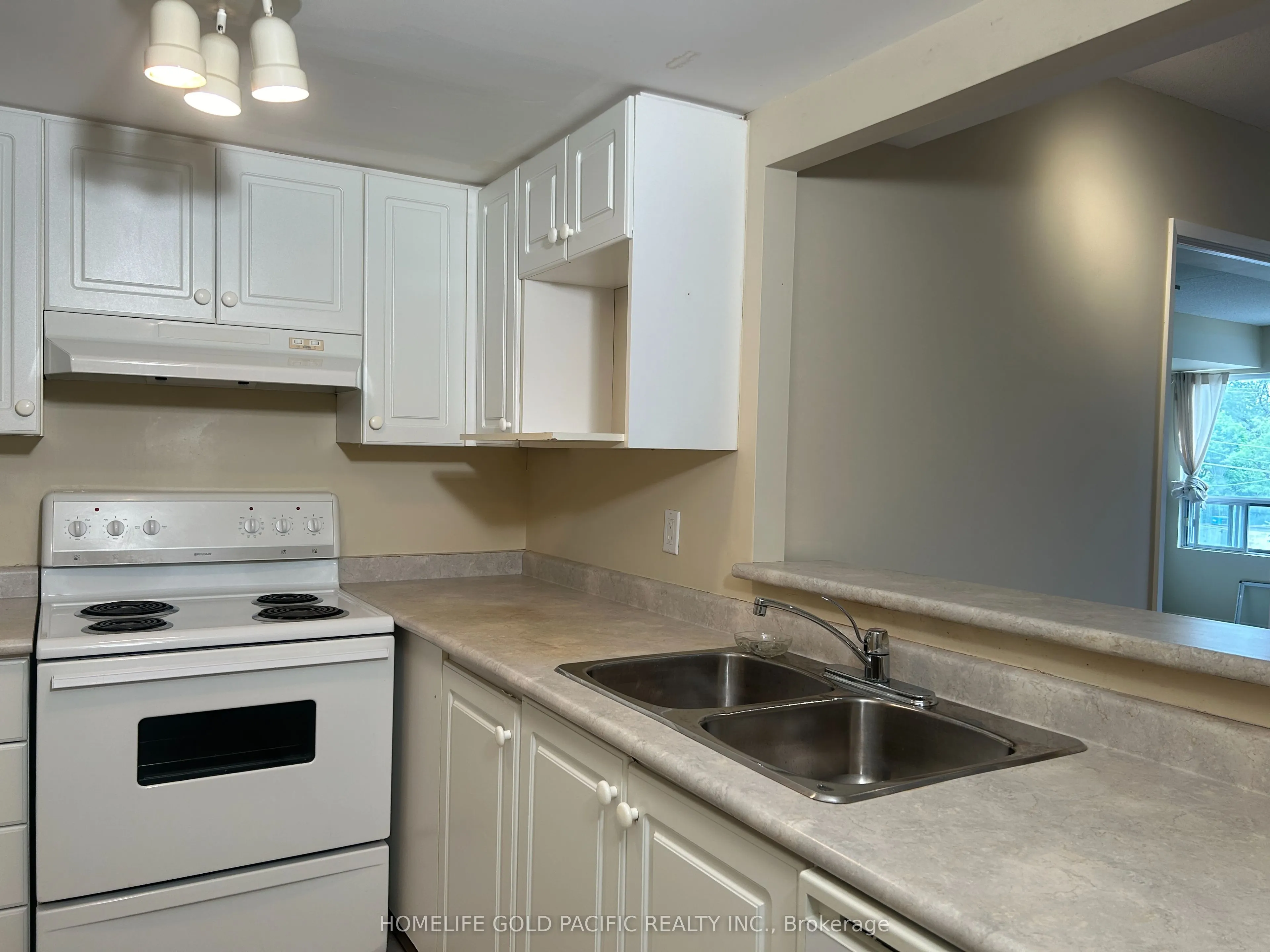 160 Wellington Street E, #310