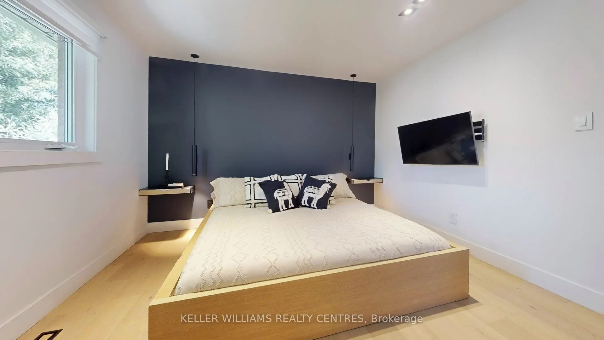 280 Kennedy Street W