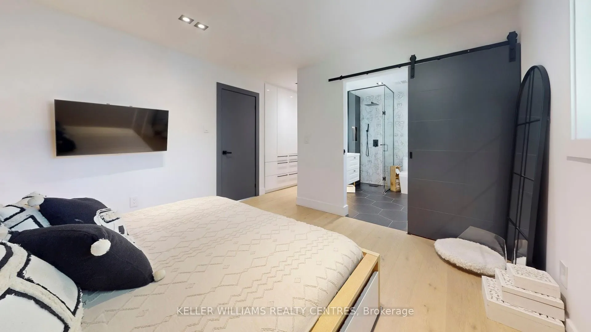 280 Kennedy Street W