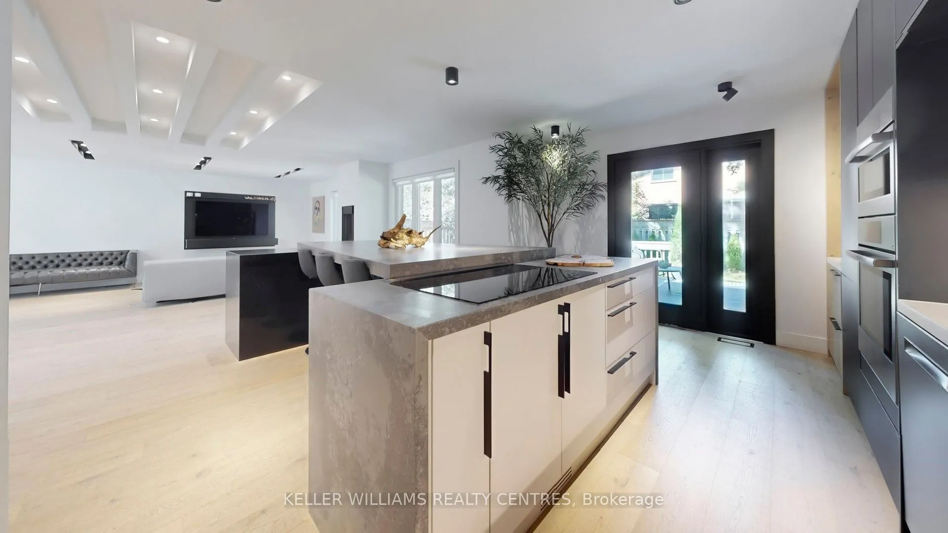 280 Kennedy Street W