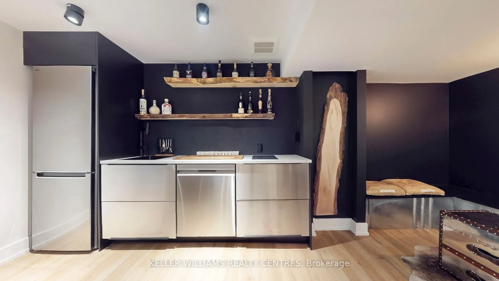 280 Kennedy Street W