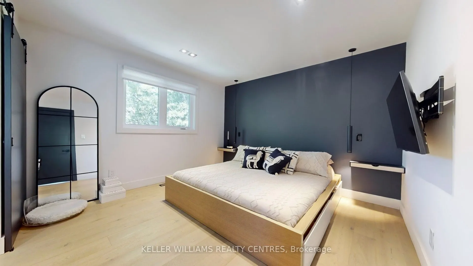 280 Kennedy Street W