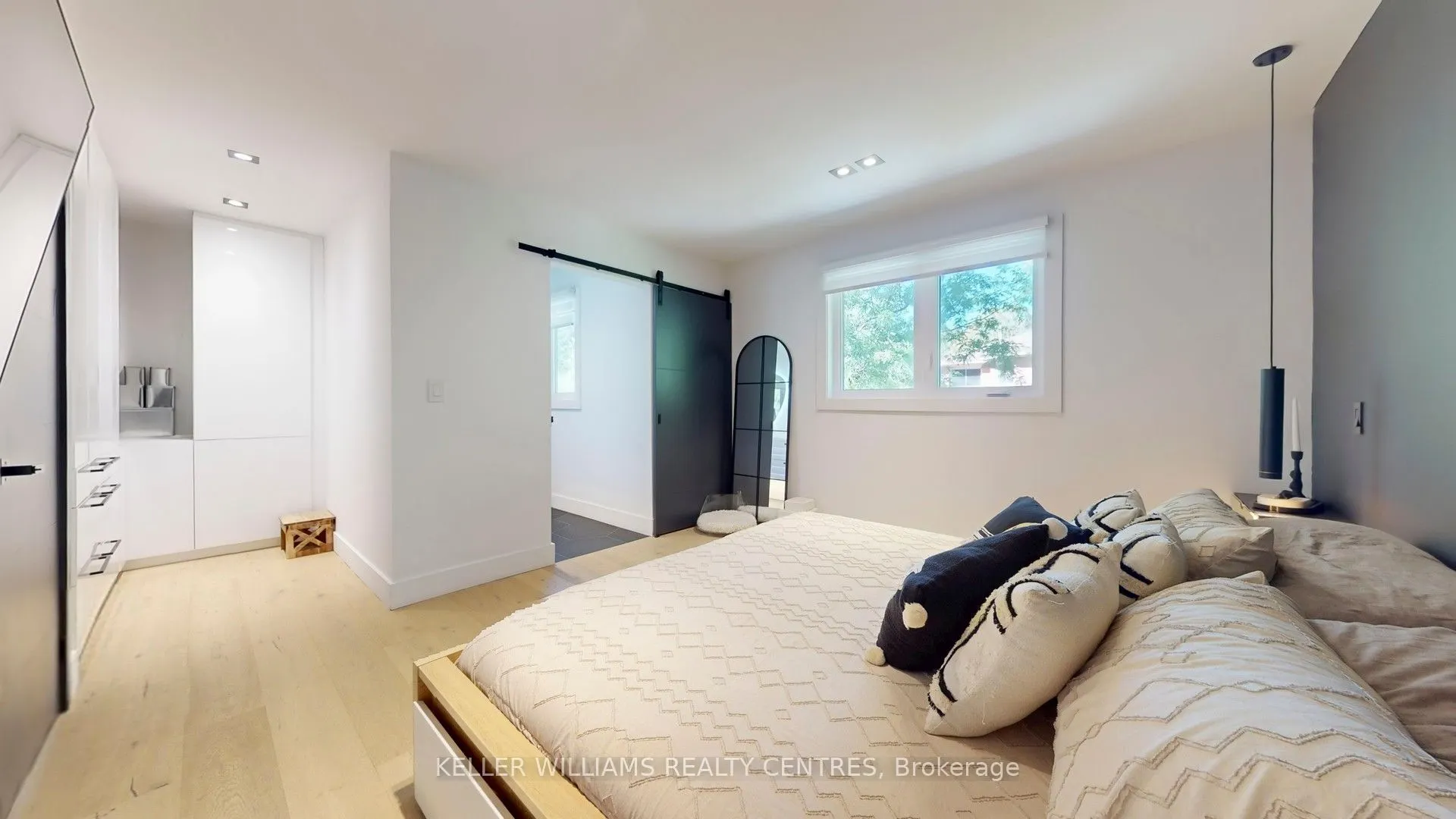 280 Kennedy Street W