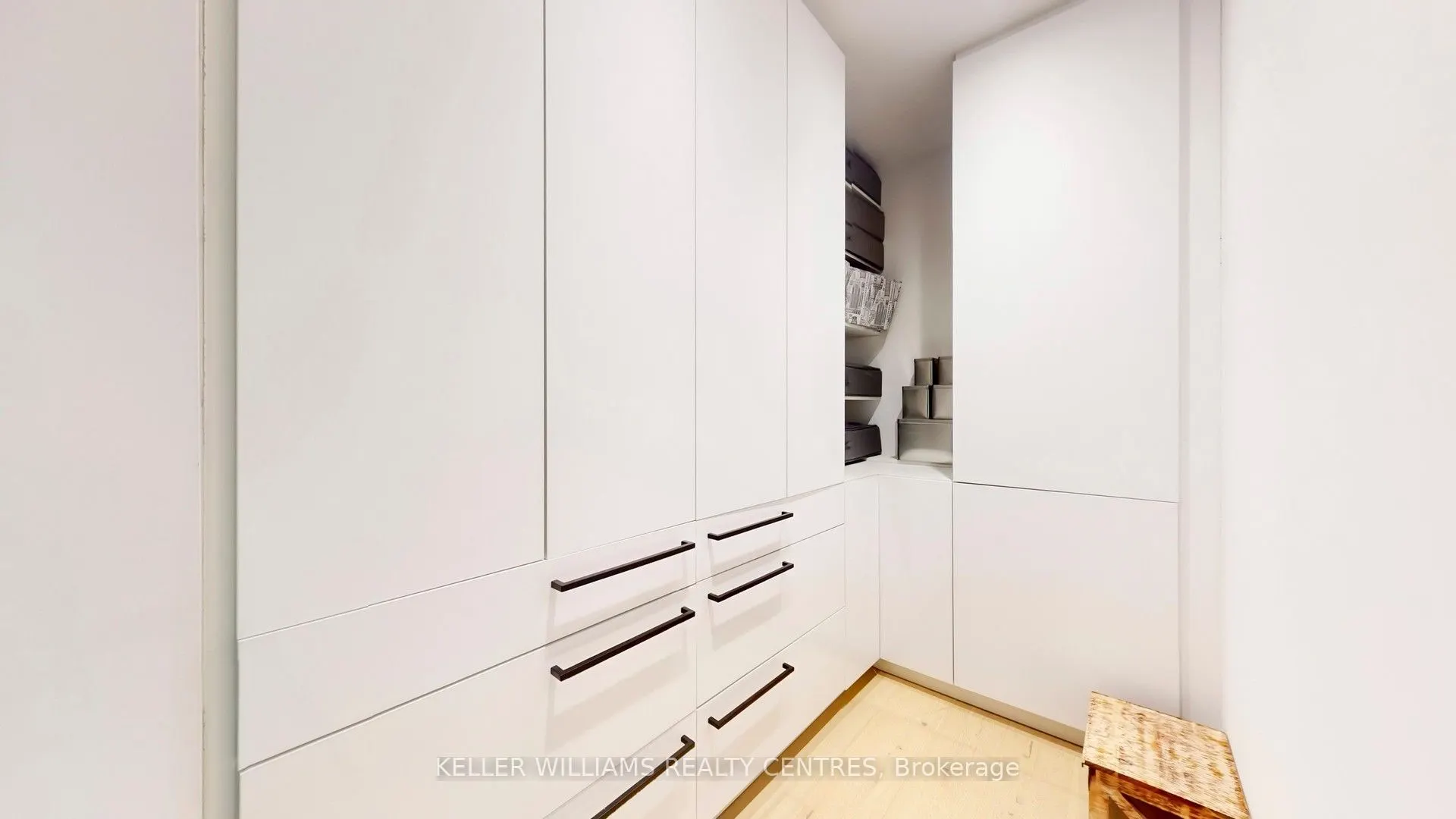 280 Kennedy Street W