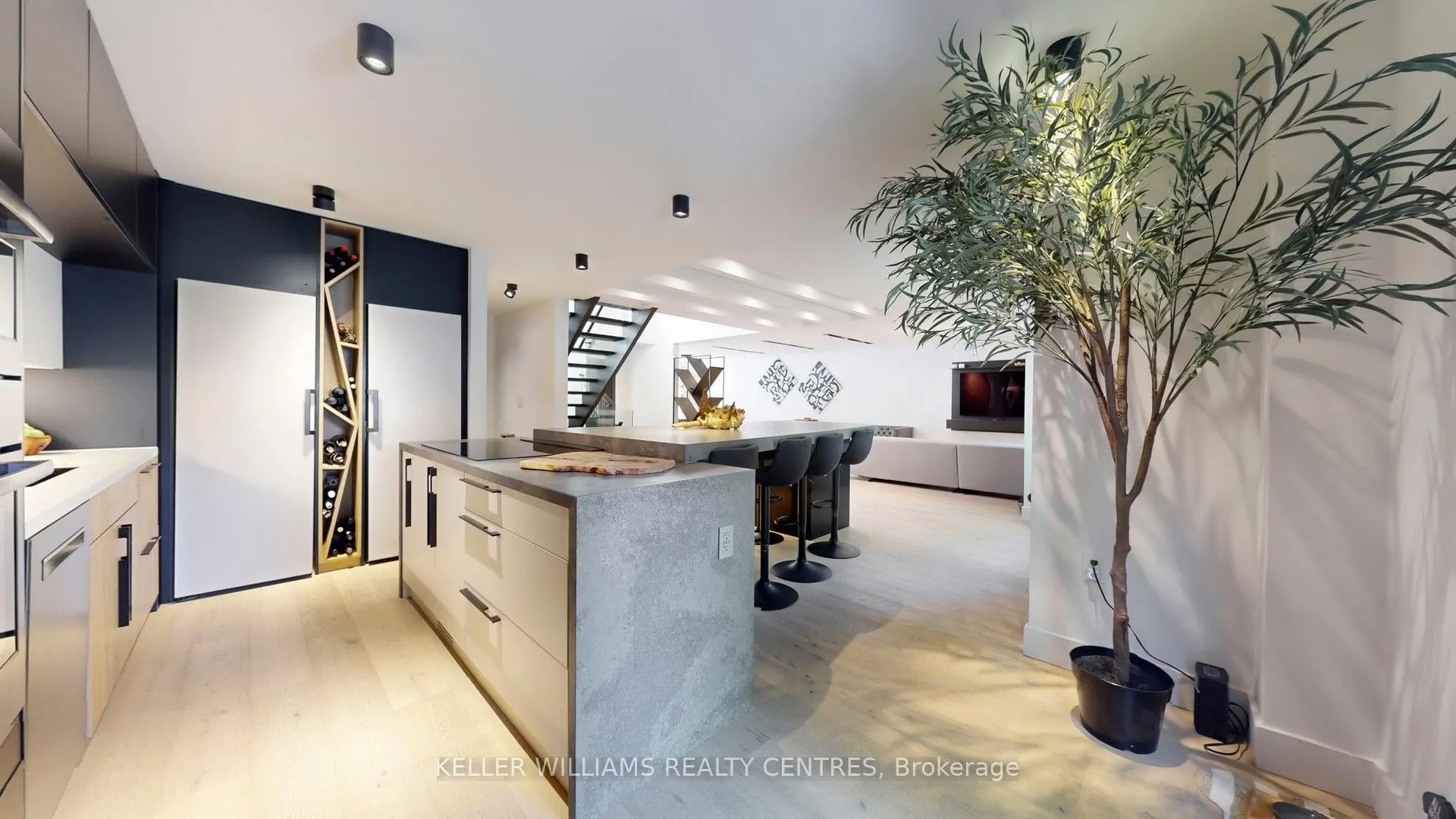 280 Kennedy Street W