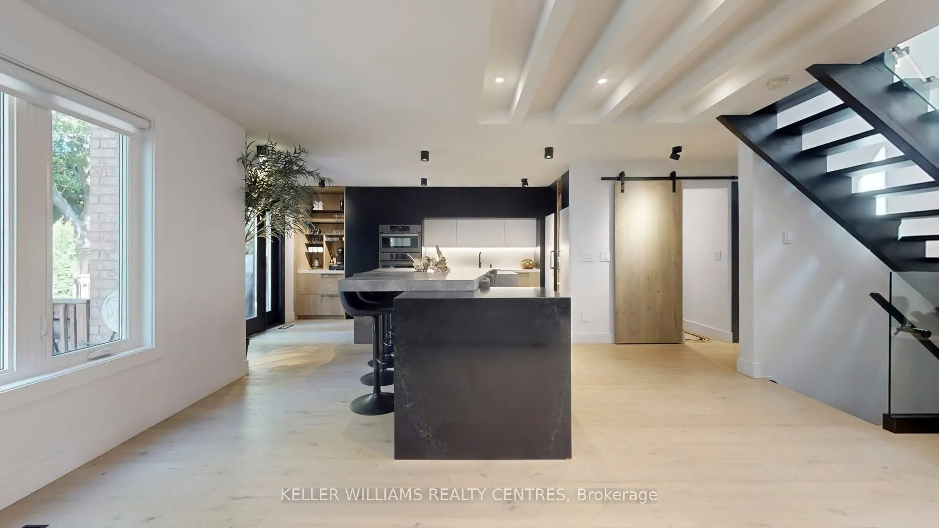 280 Kennedy Street W