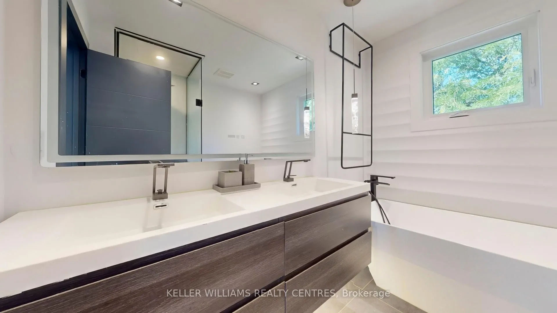 280 Kennedy Street W
