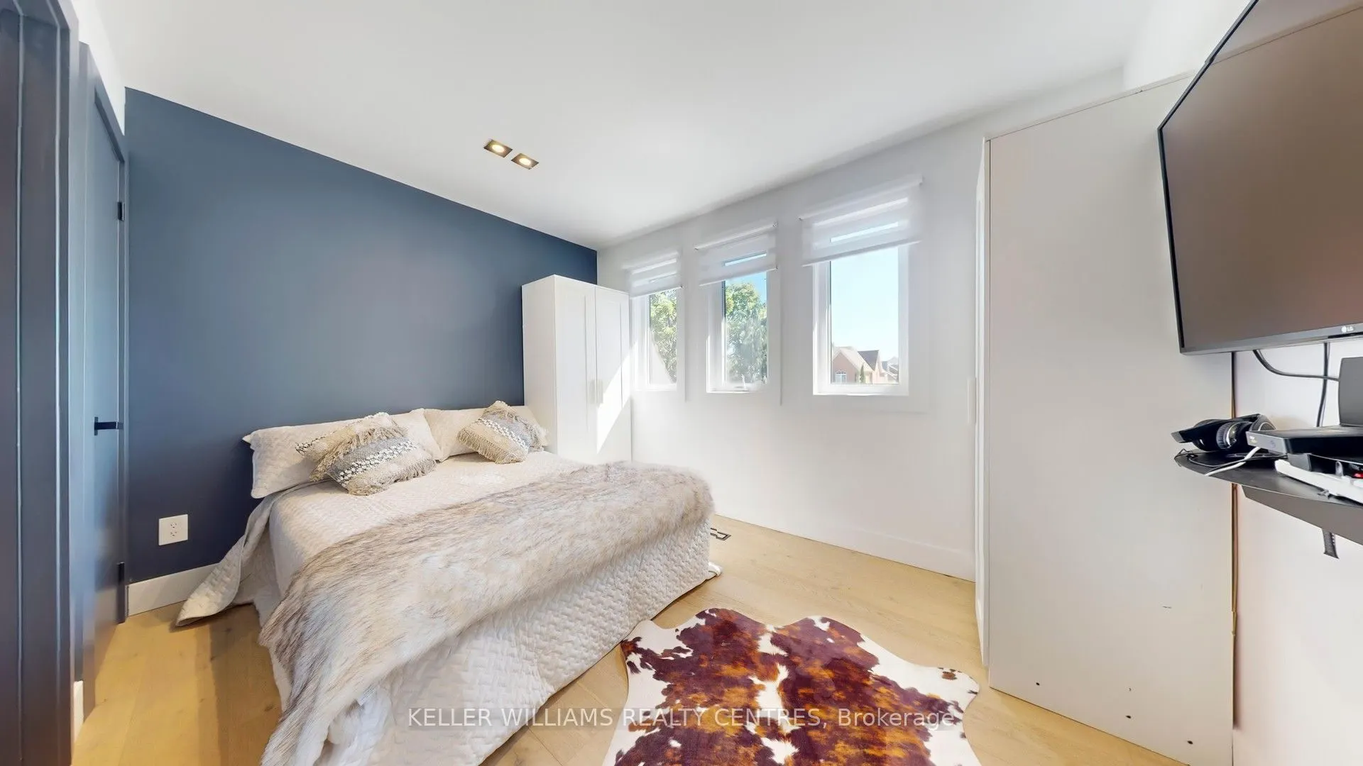 280 Kennedy Street W