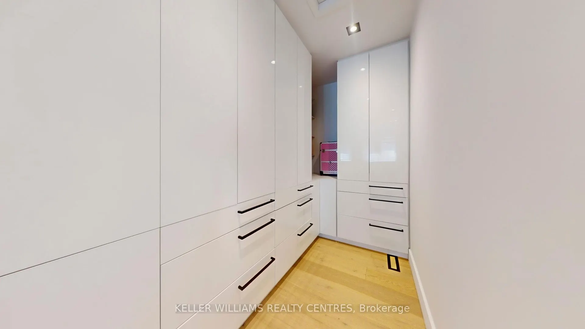 280 Kennedy Street W