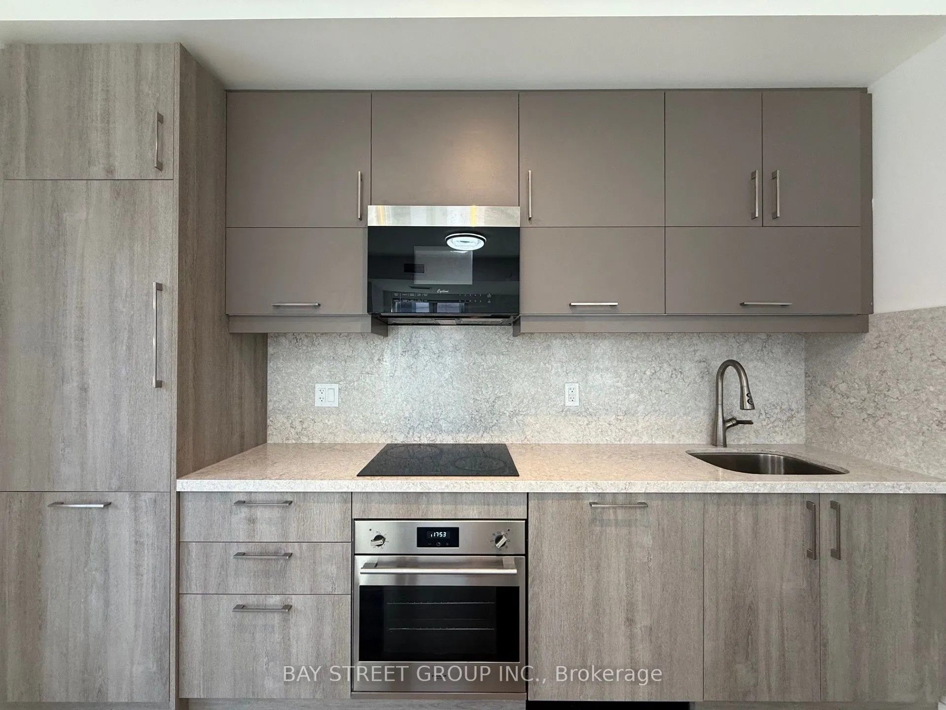 38 Simcoe Promenade, #618