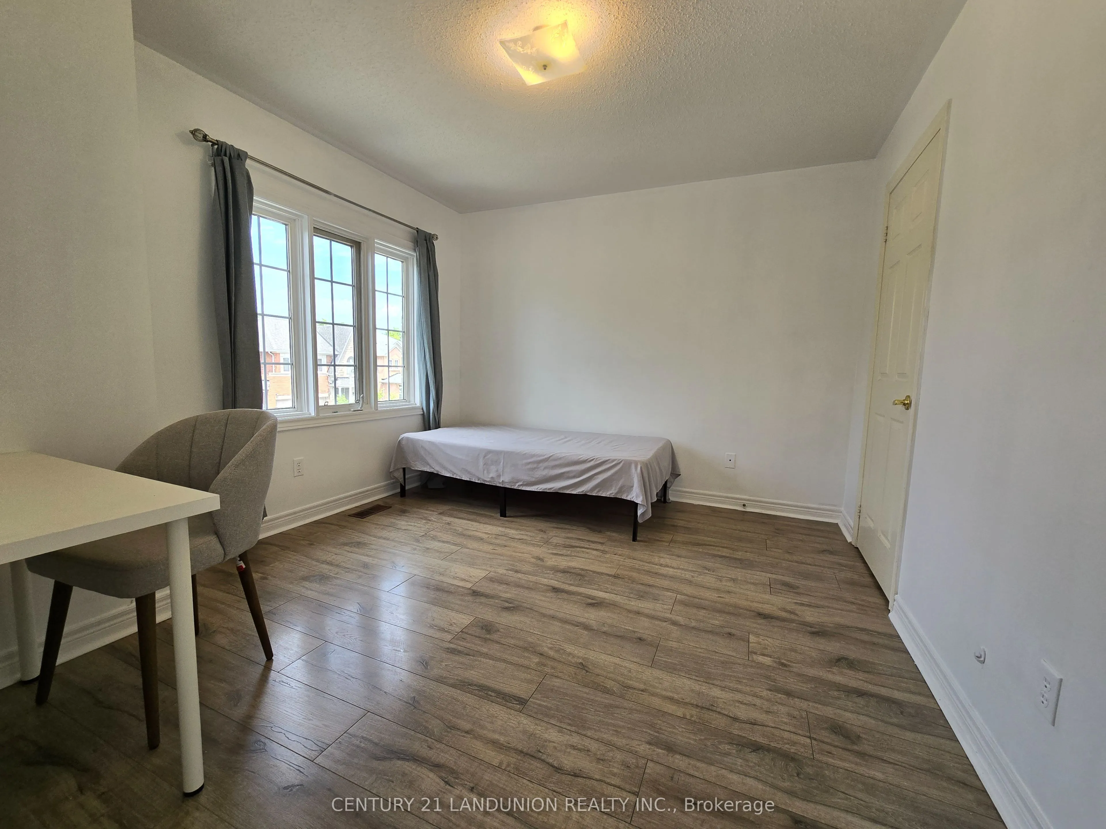 15 Annina Crescent, #3 Rms