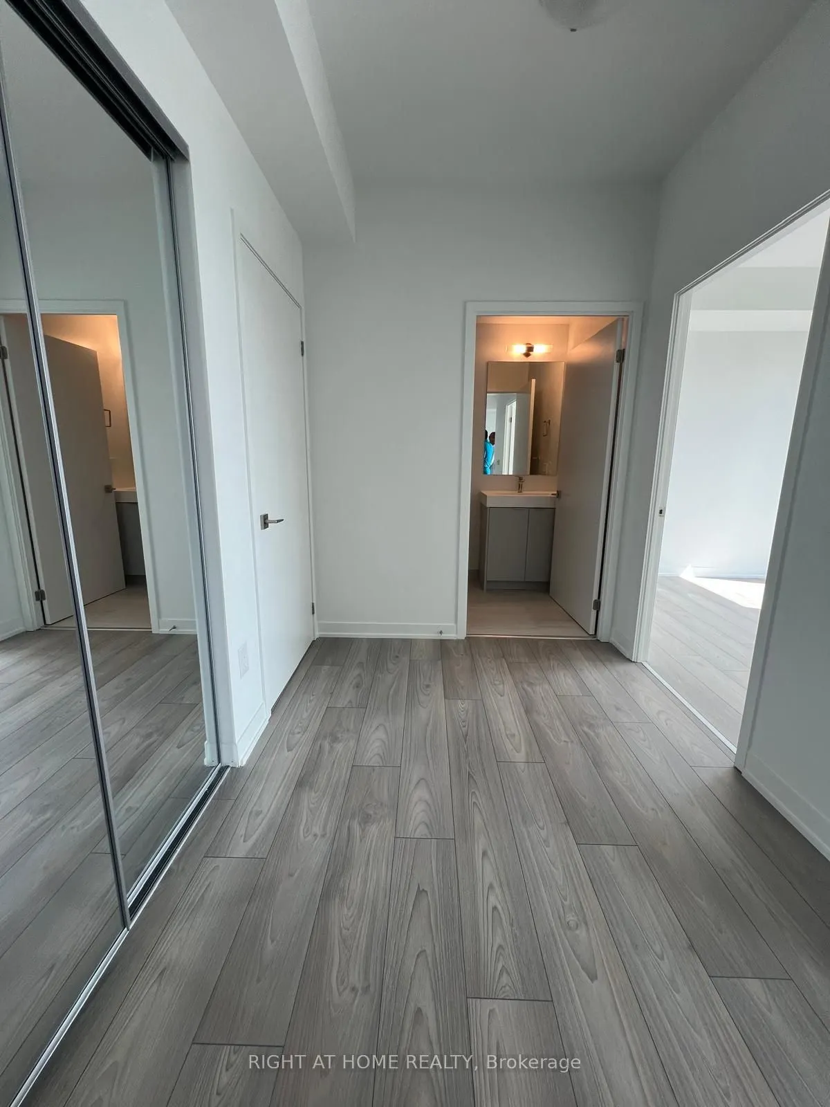 10 Abeja Street, #2708