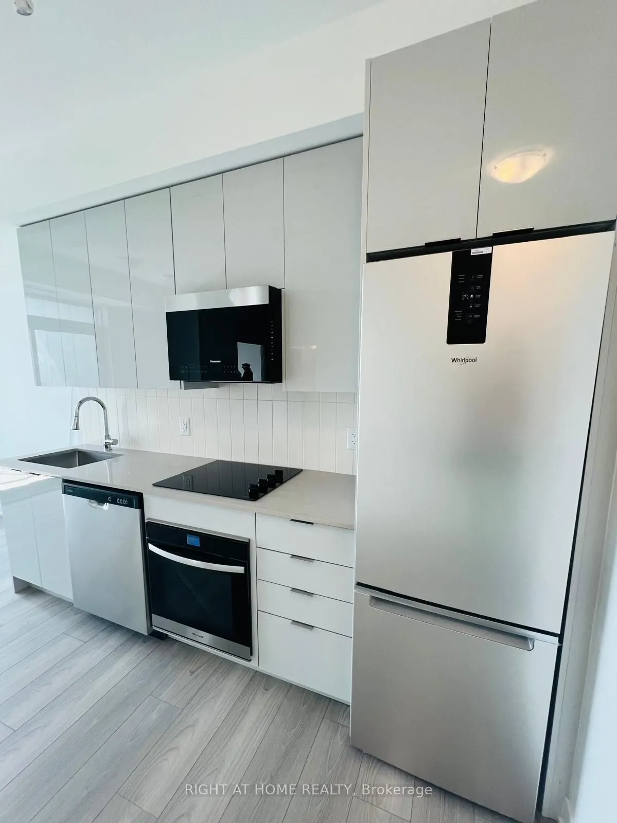 10 Abeja Street, #2708