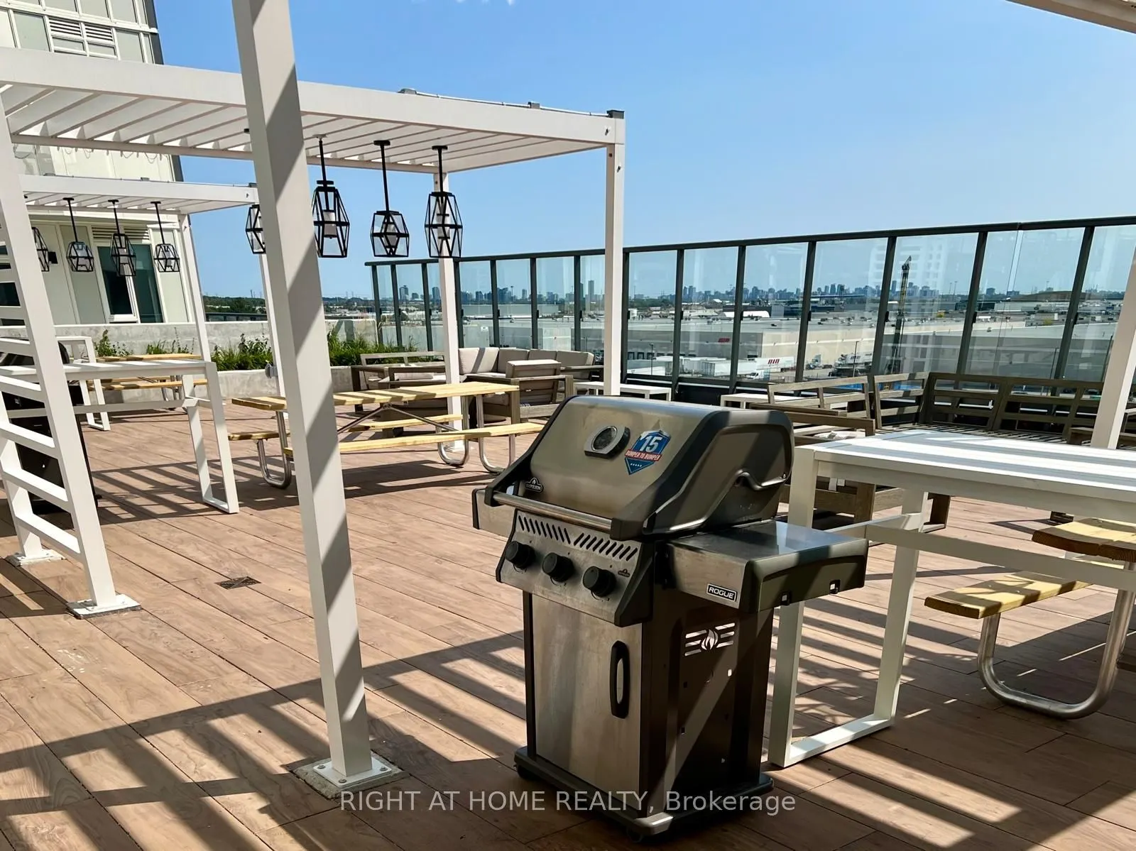 10 Abeja Street, #2708