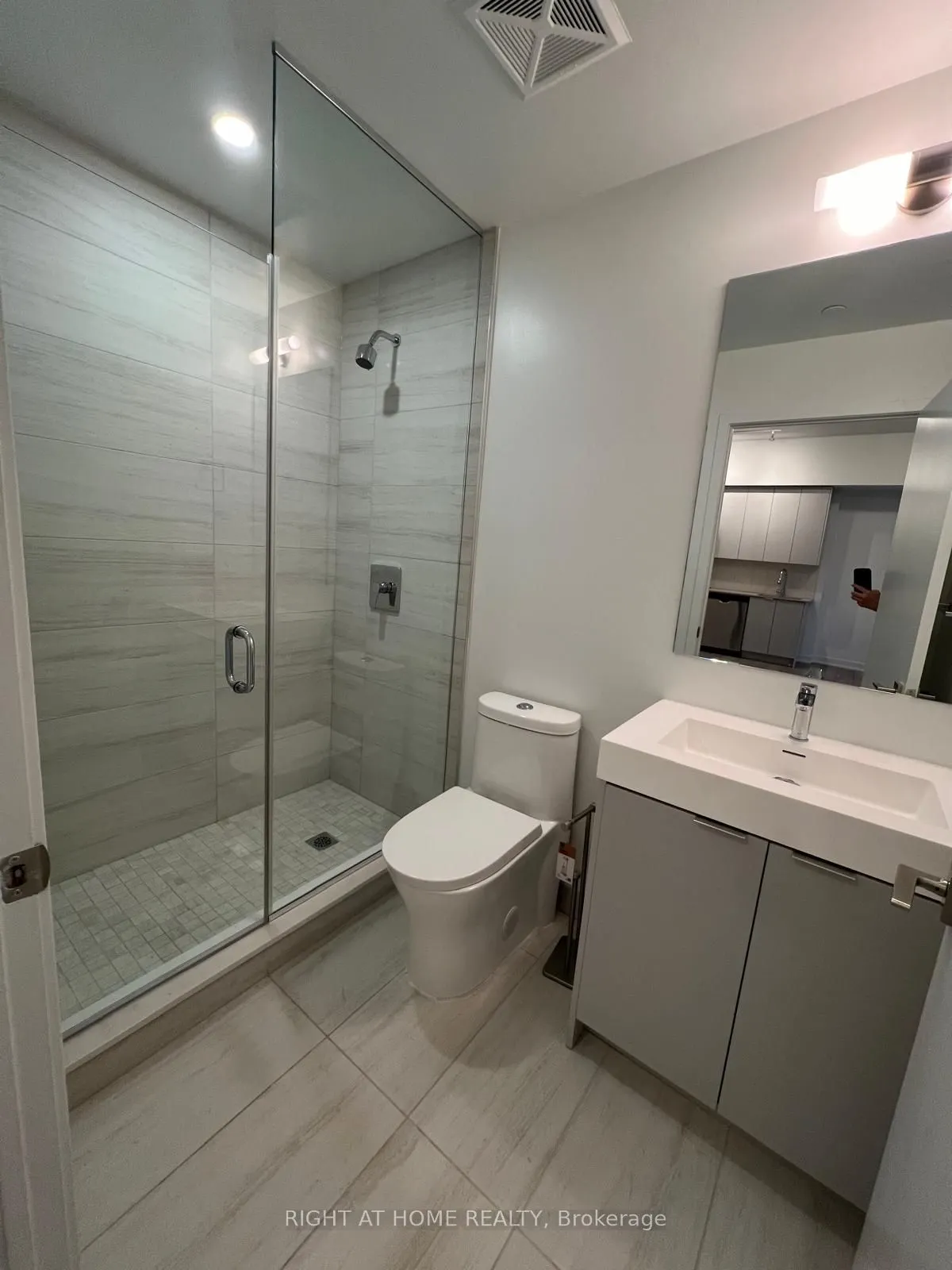 10 Abeja Street, #2708
