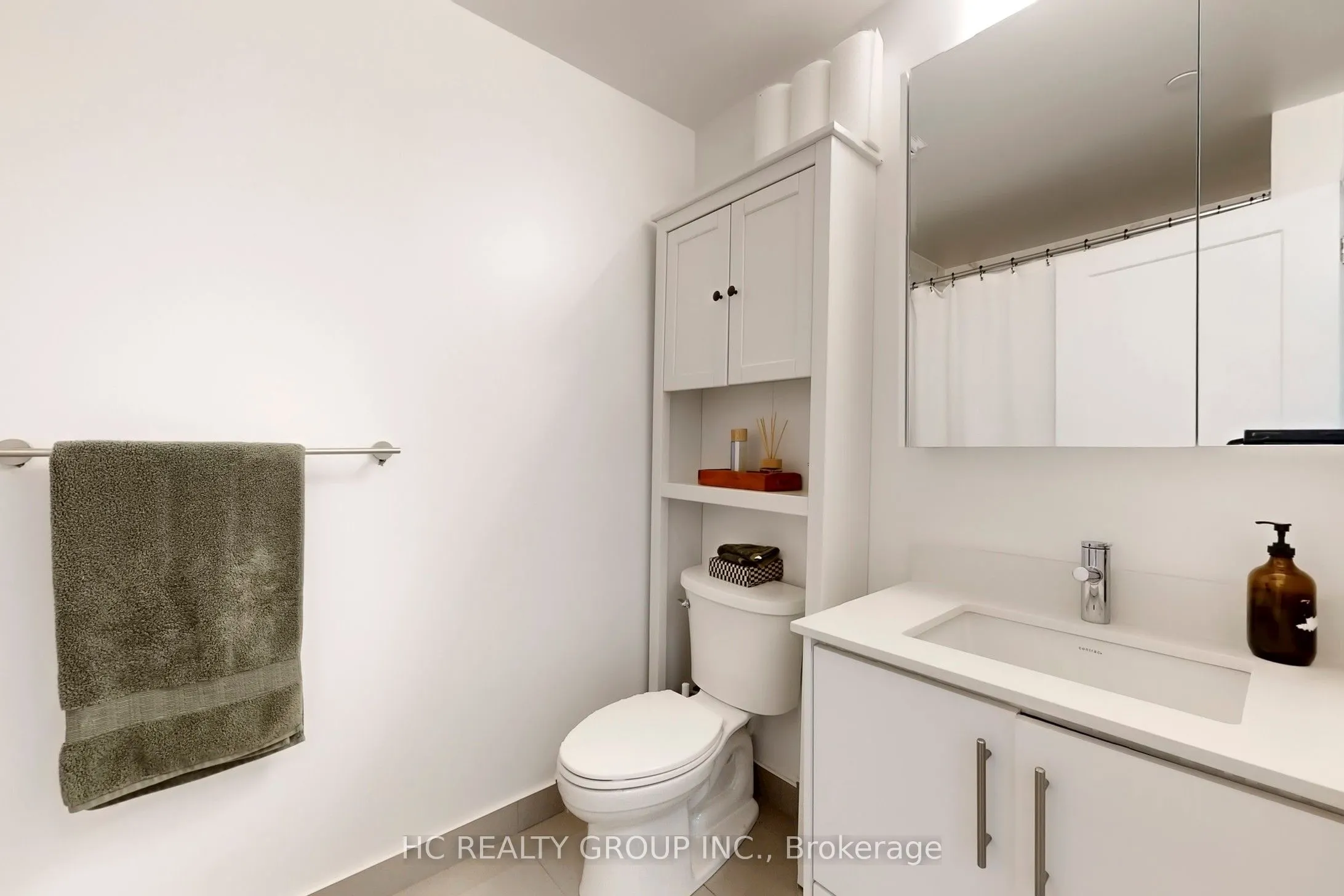 105 Oneida Crescent, #1111
