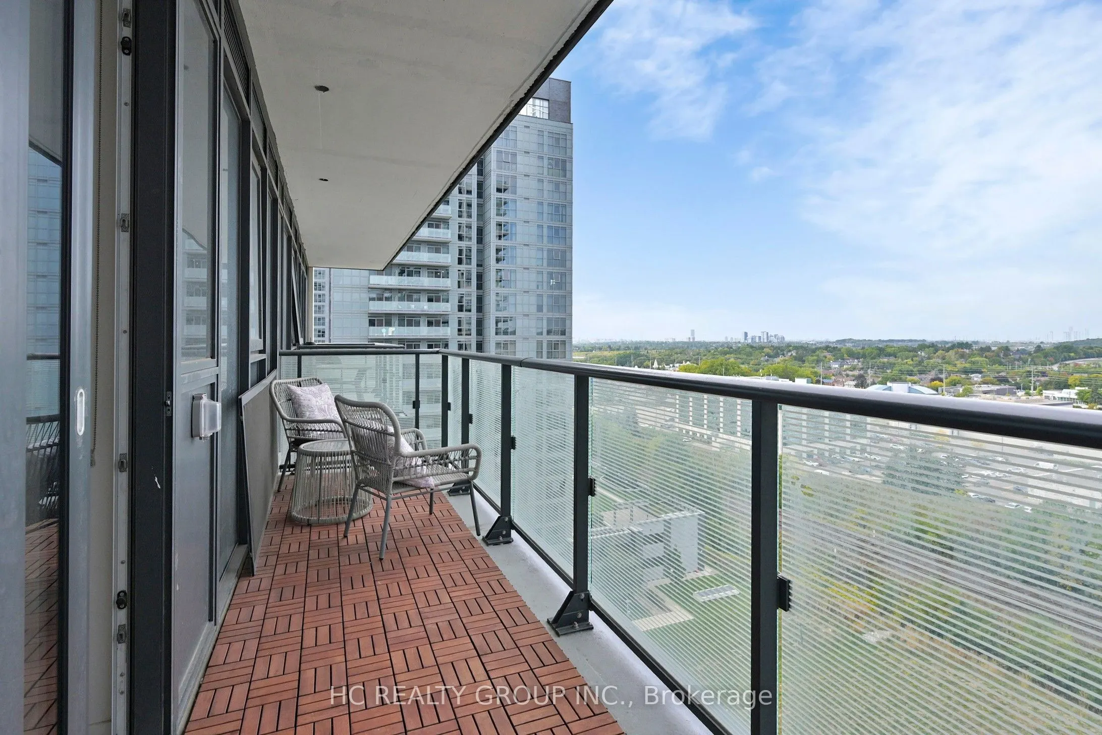 105 Oneida Crescent, #1111