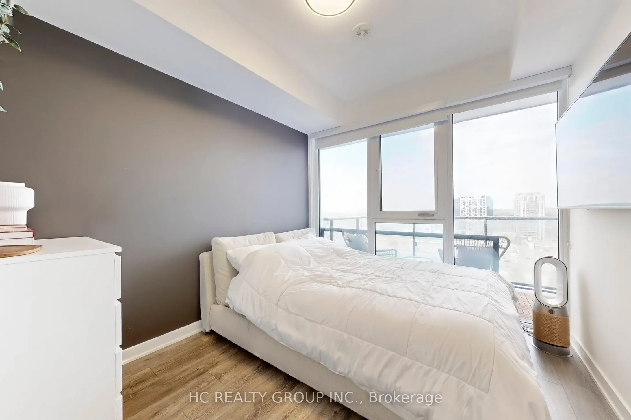 105 Oneida Crescent, #1111