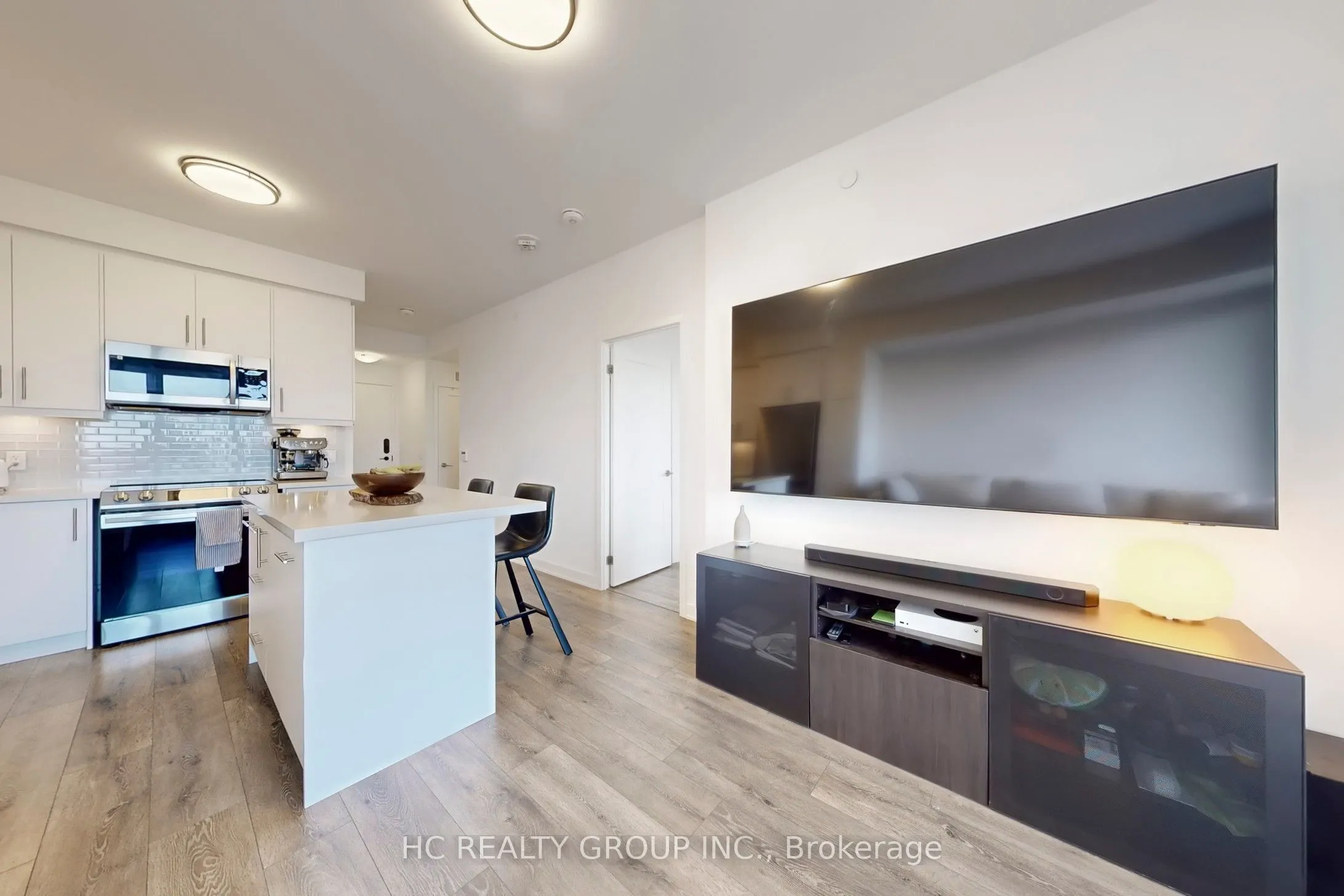 105 Oneida Crescent, #1111