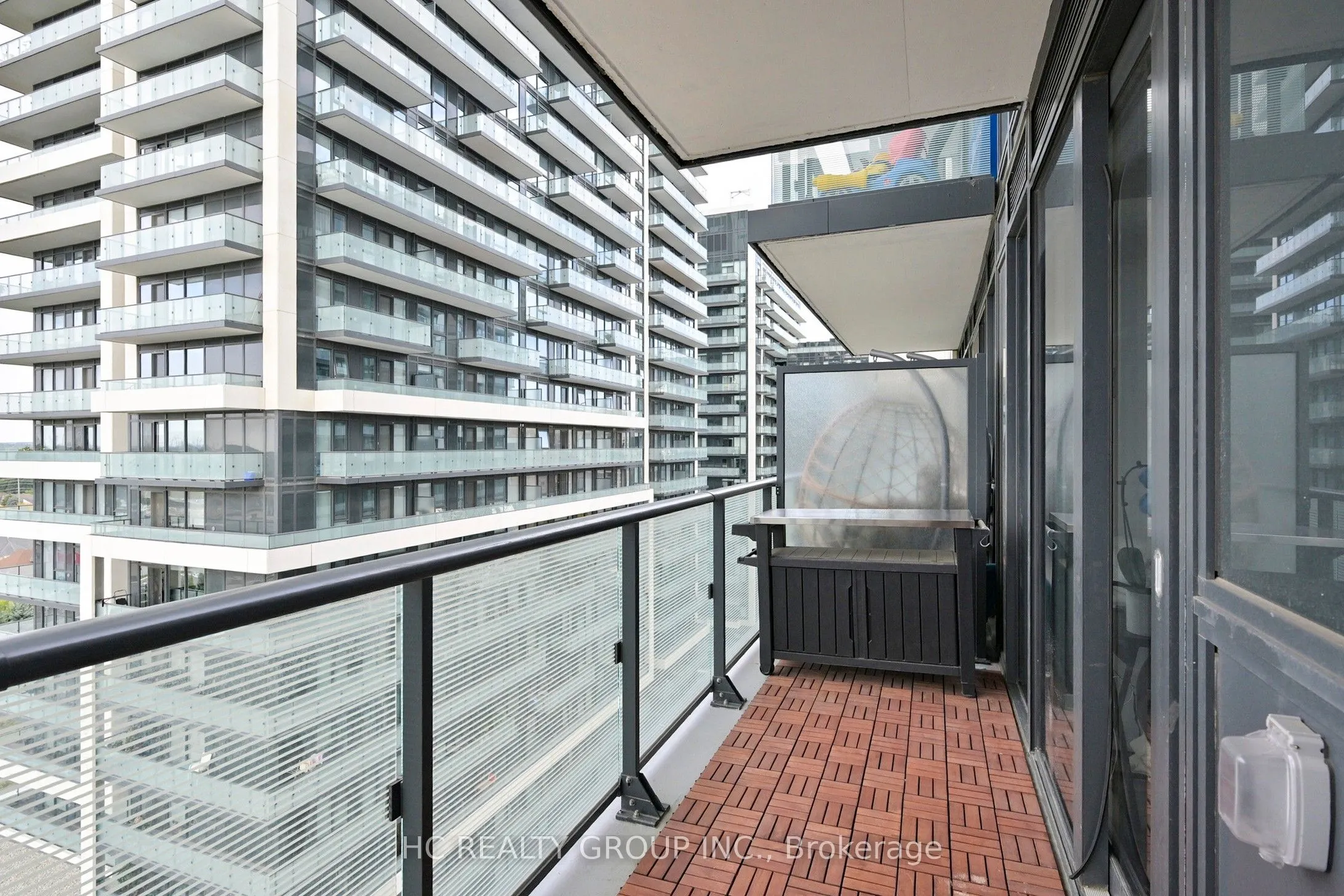 105 Oneida Crescent, #1111