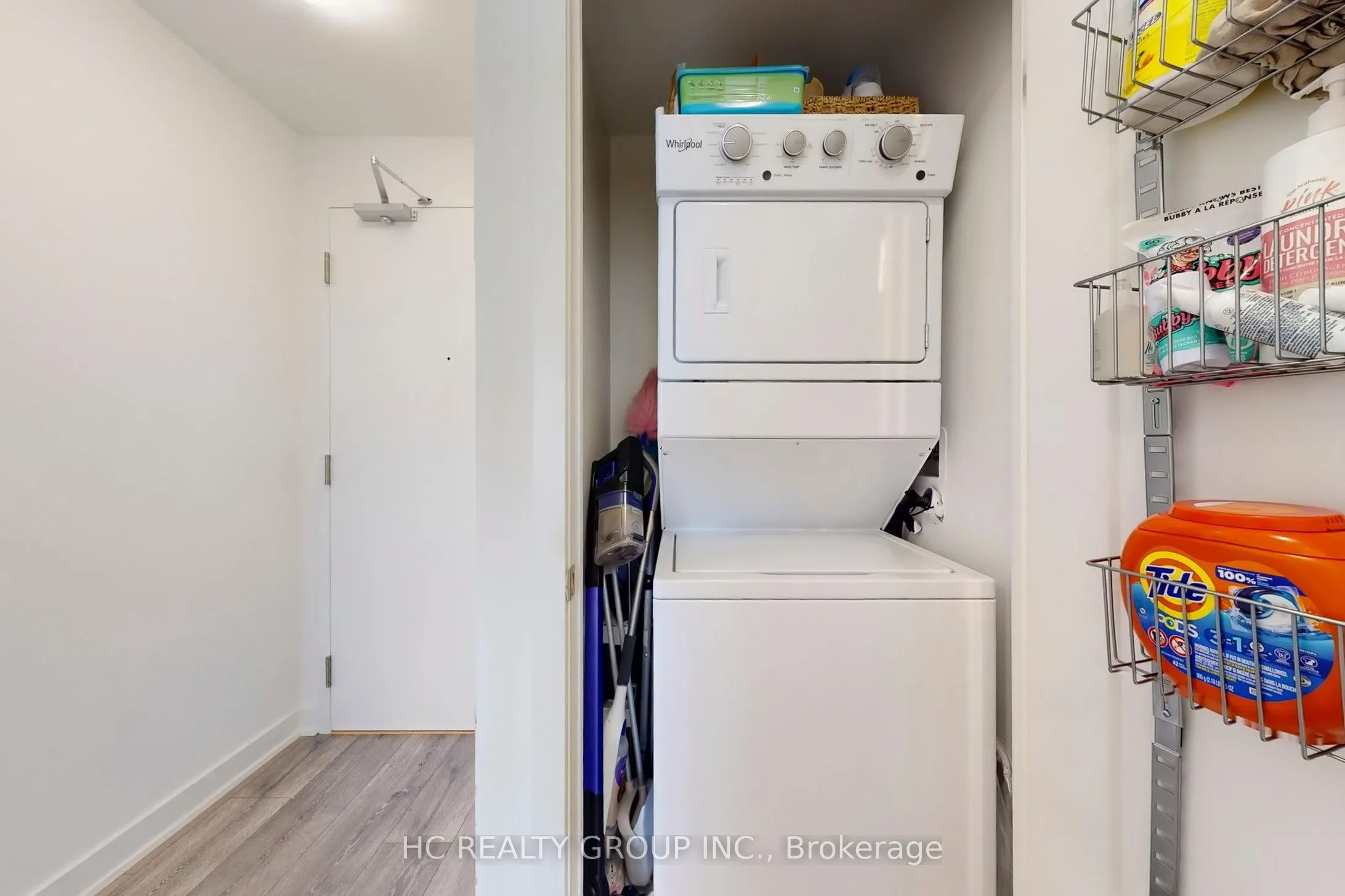105 Oneida Crescent, #1111