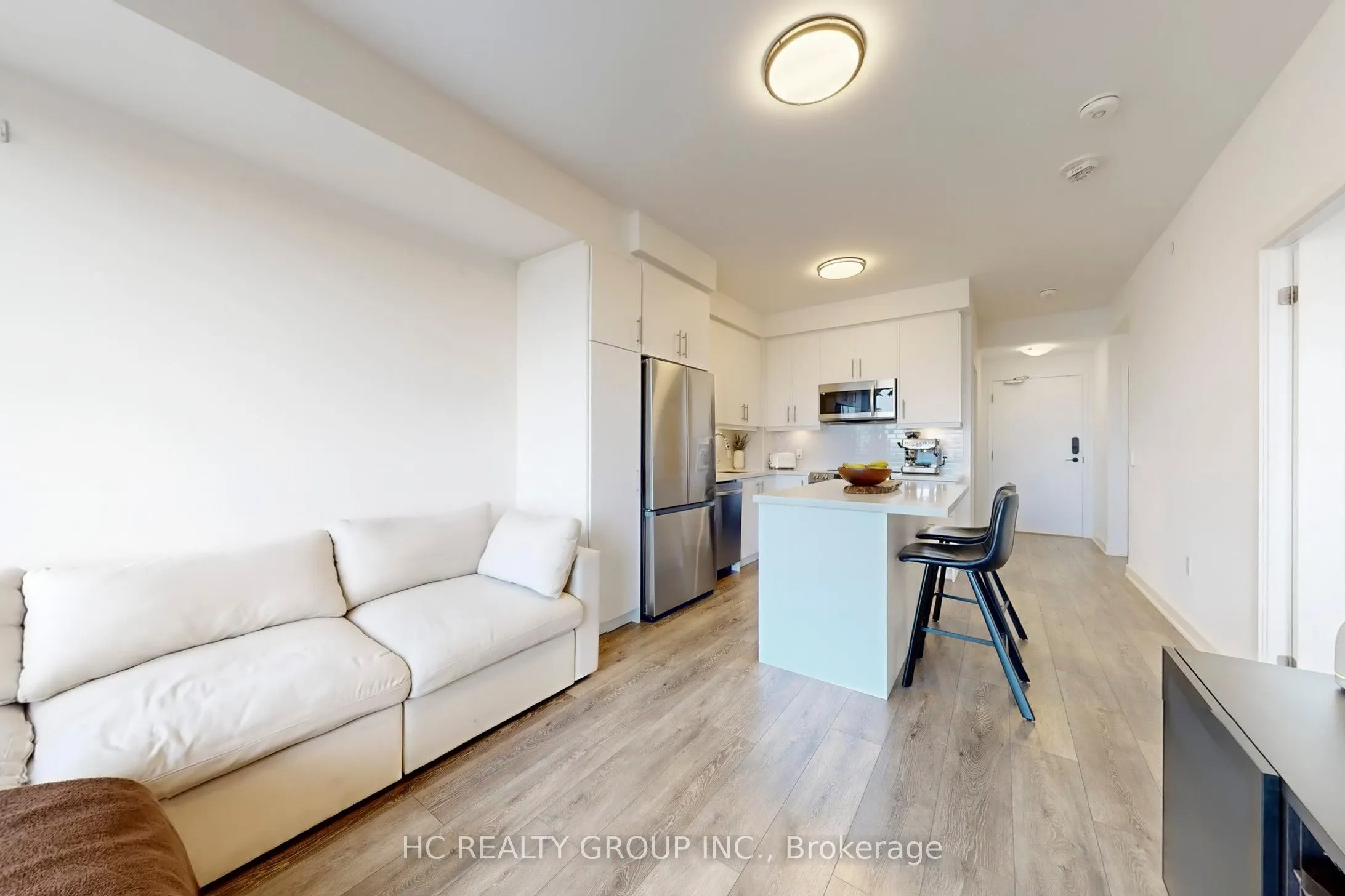 105 Oneida Crescent, #1111
