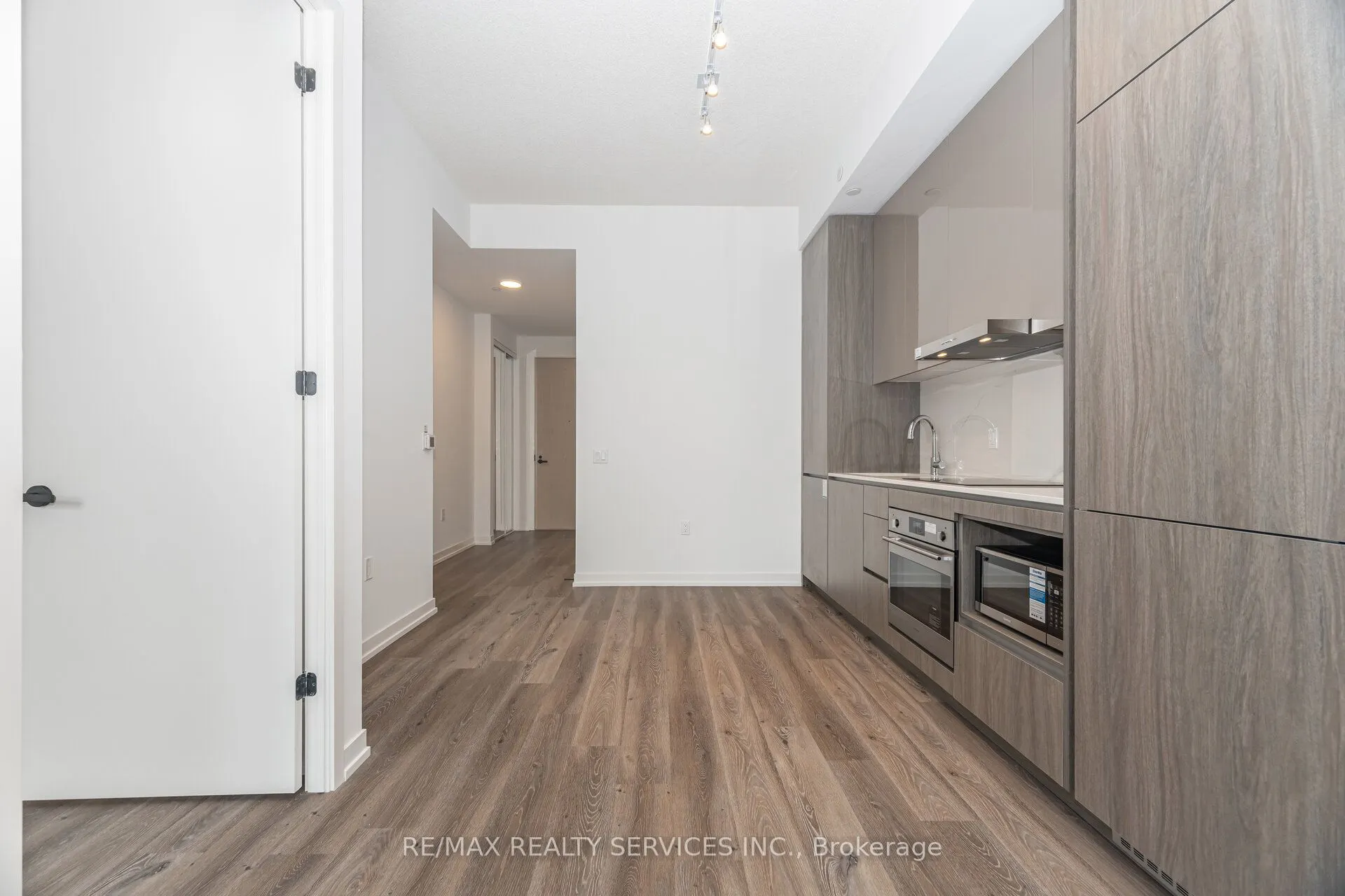 28 Interchange Way, #103D