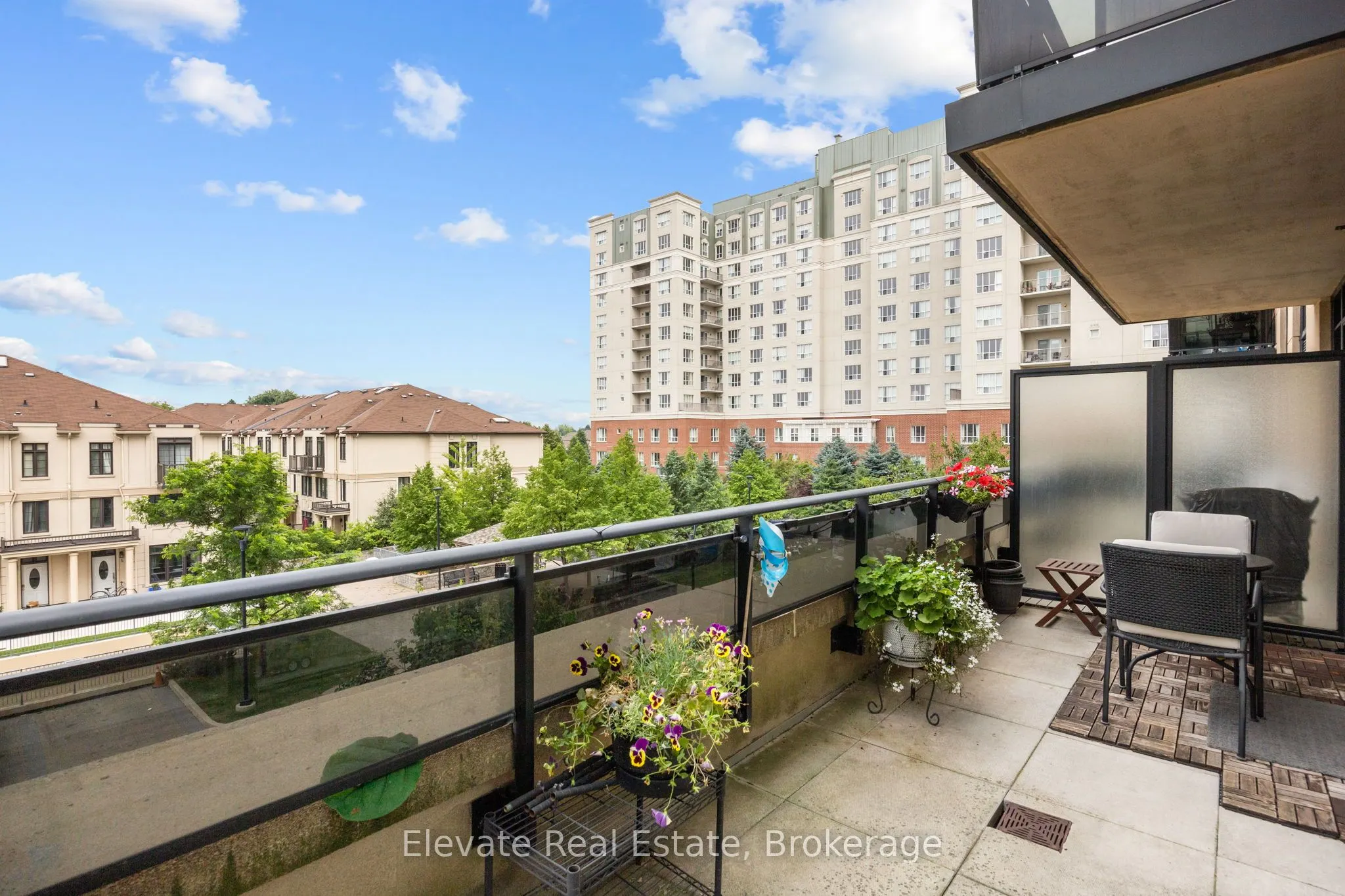 520 Steeles Avenue W, #314