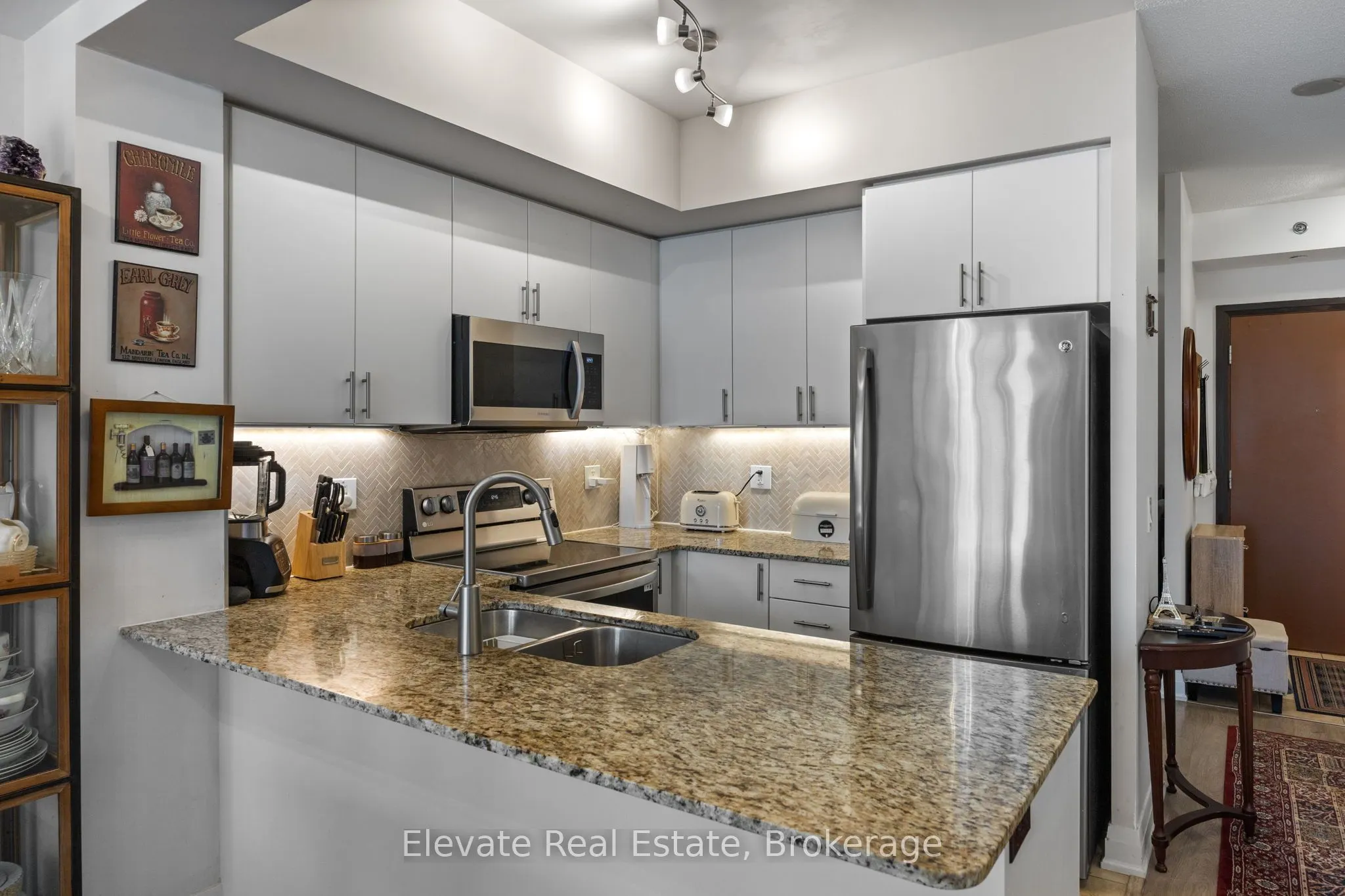 520 Steeles Avenue W, #314