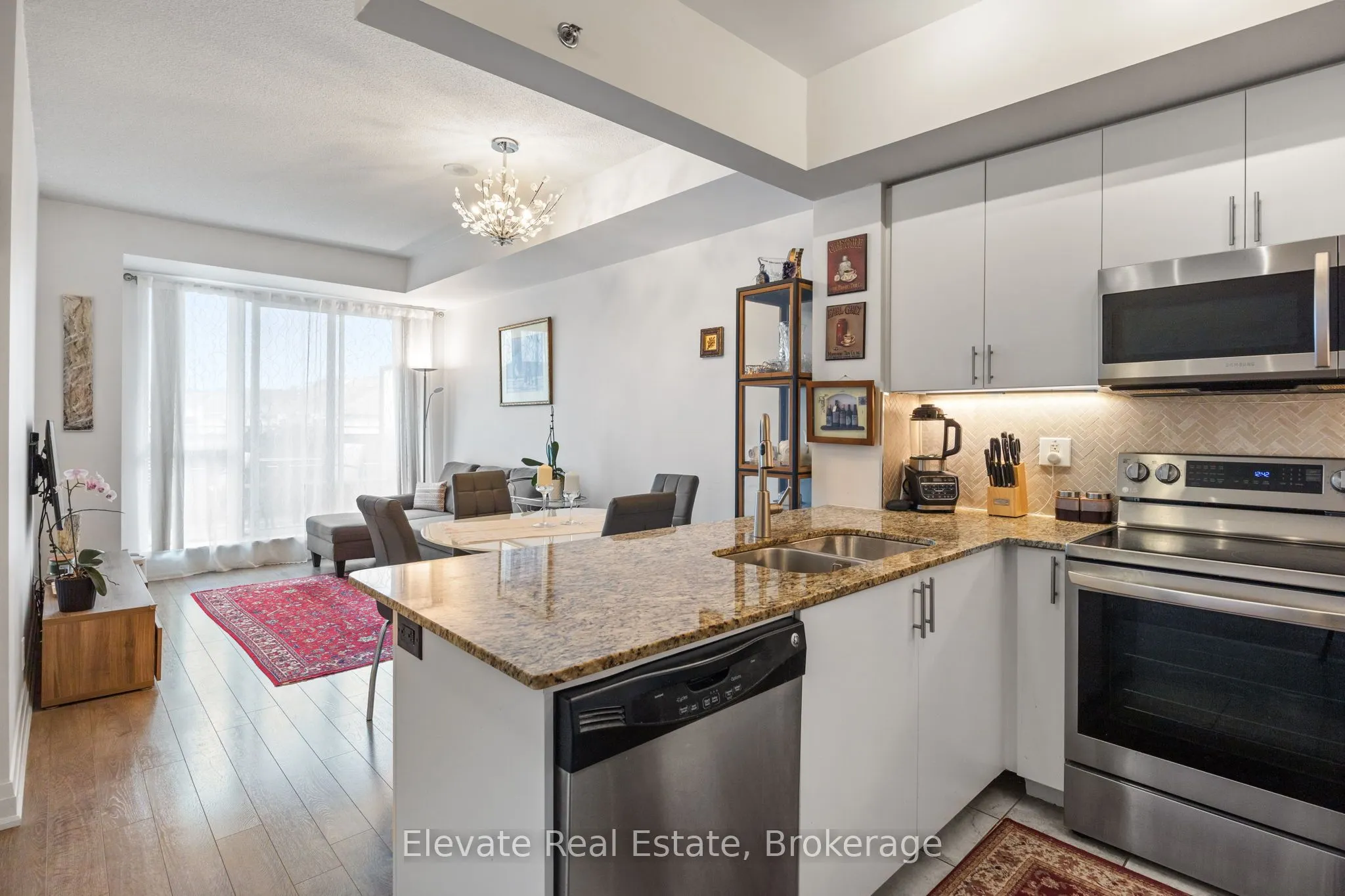 520 Steeles Avenue W, #314