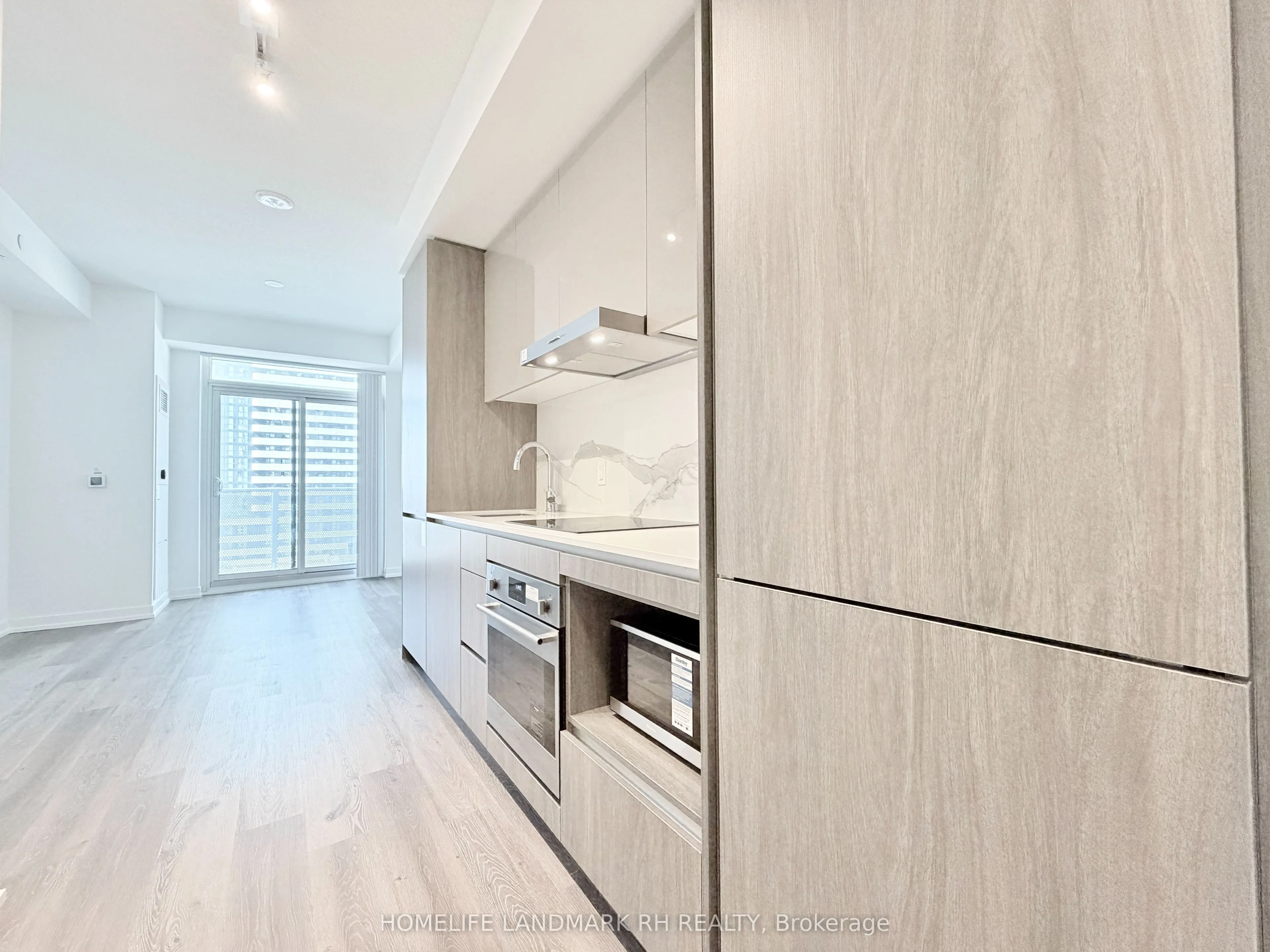 28 Interchange Way, #915