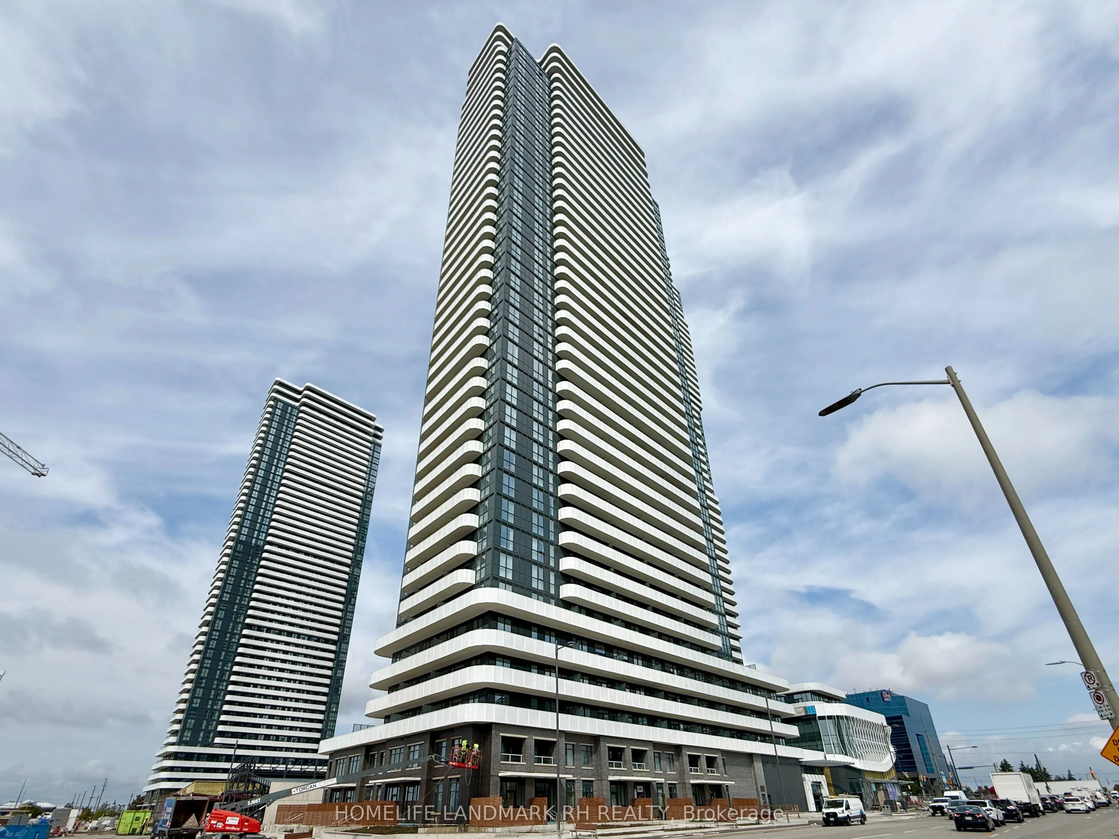 28 Interchange Way, #915
