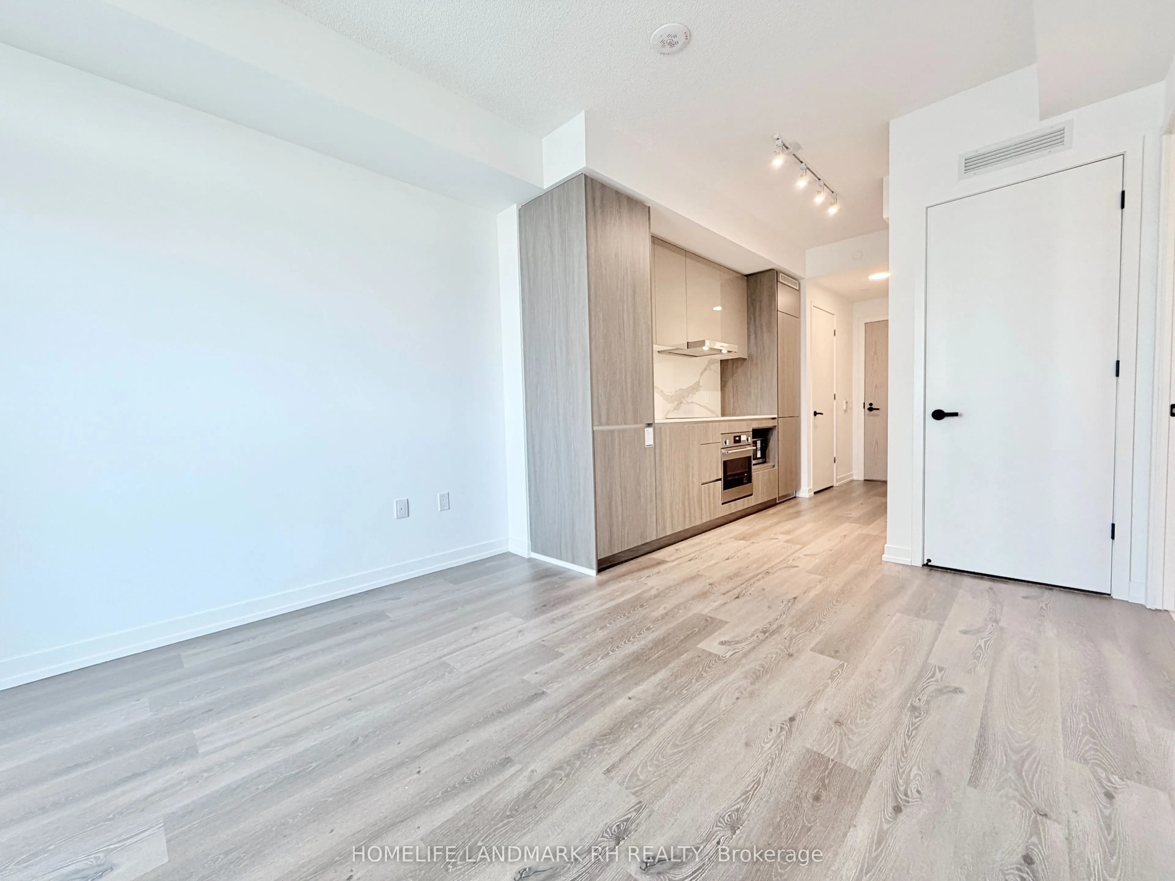 28 Interchange Way, #915