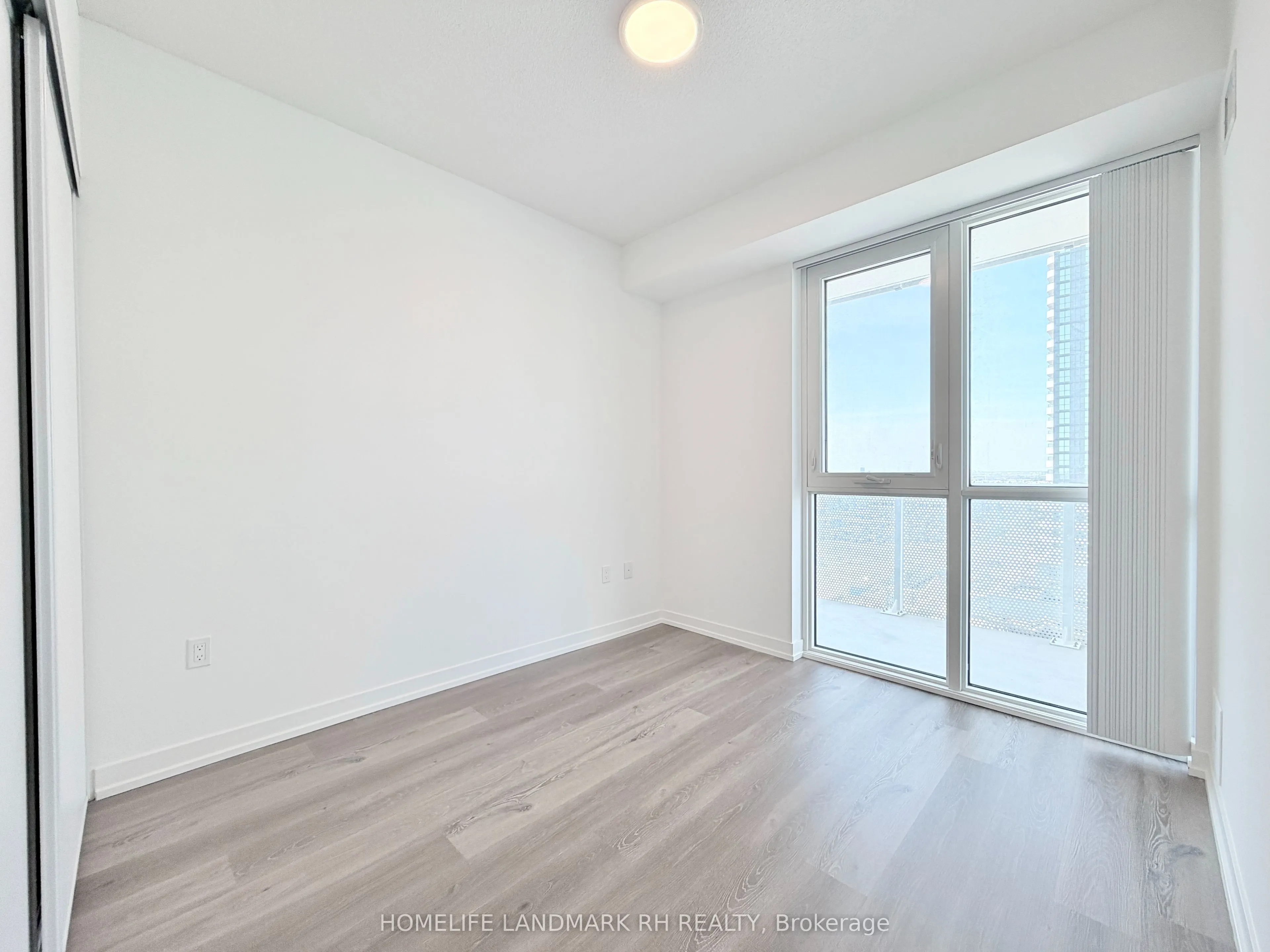 28 Interchange Way, #915