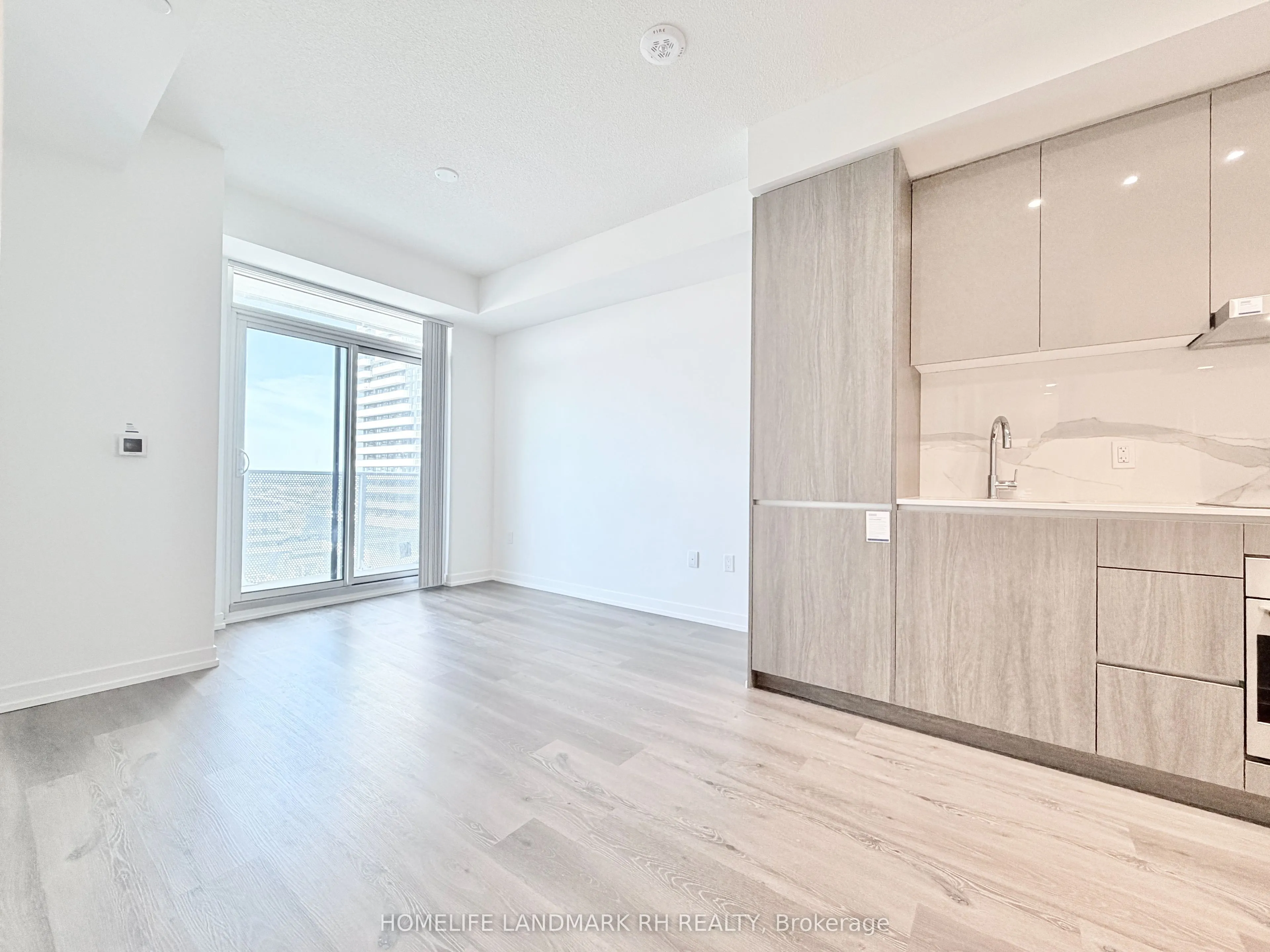 28 Interchange Way, #915