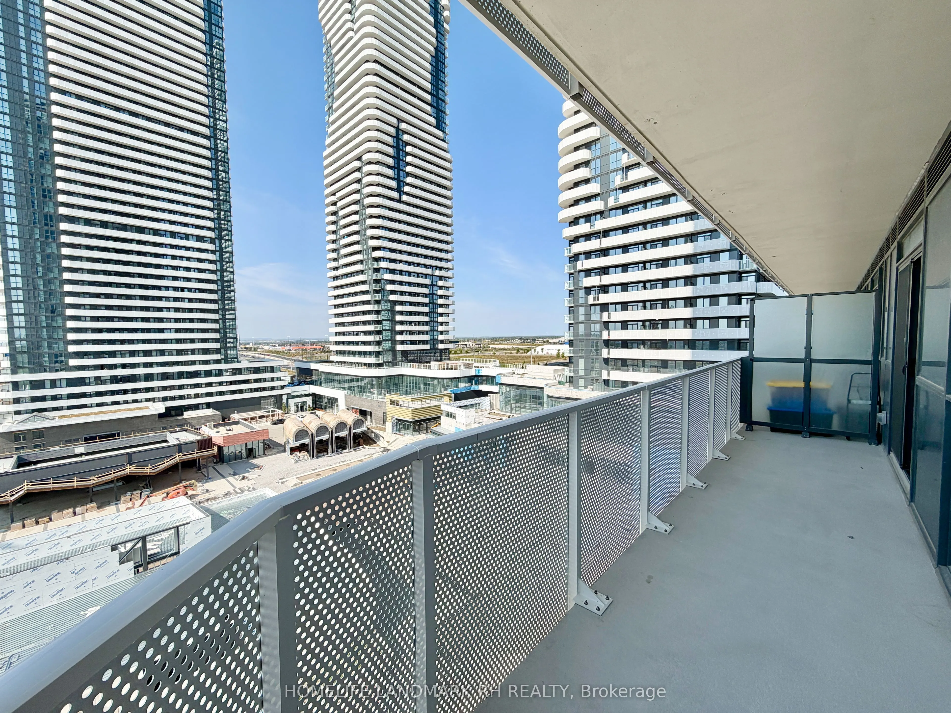 28 Interchange Way, #915
