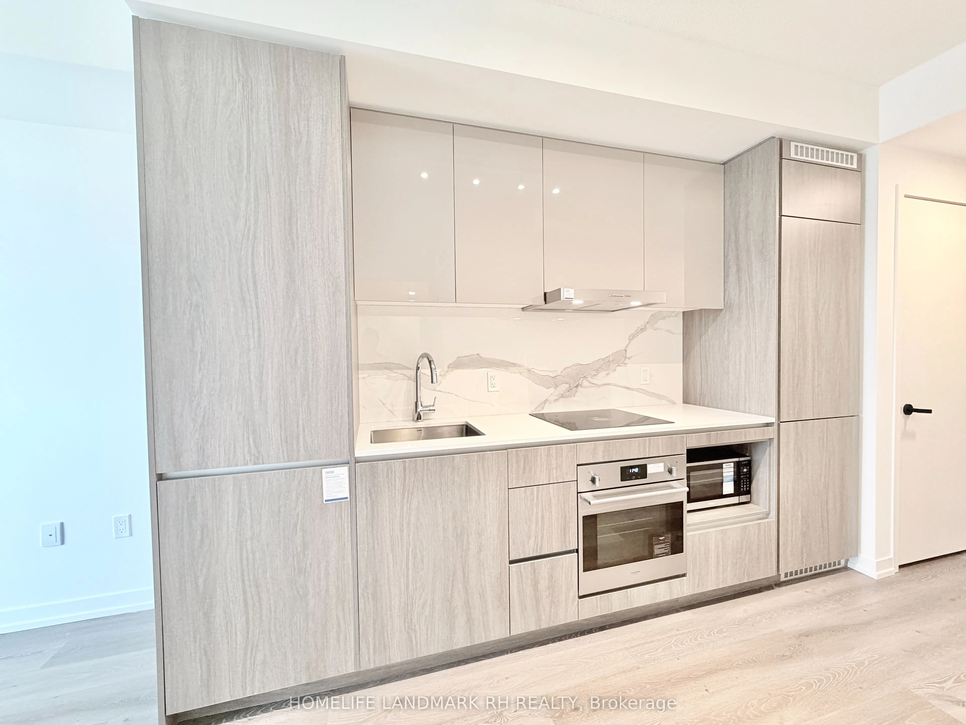 28 Interchange Way, #915
