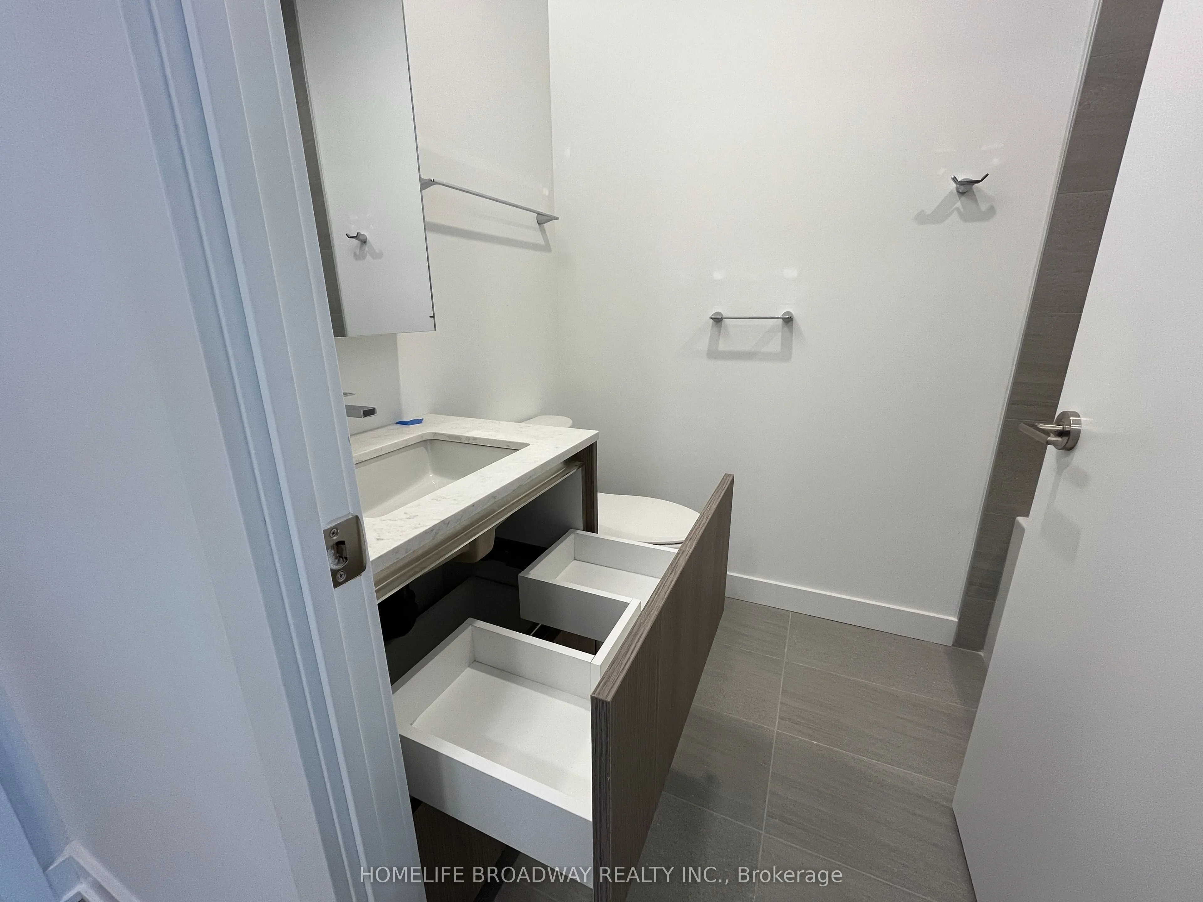 8188 Yonge Street, #706